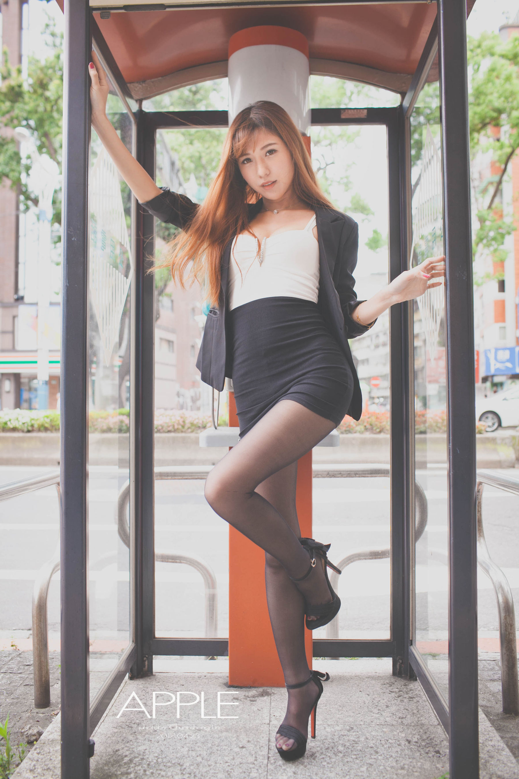 [台湾女神] 张闵净(小净) - OL外拍 写真集