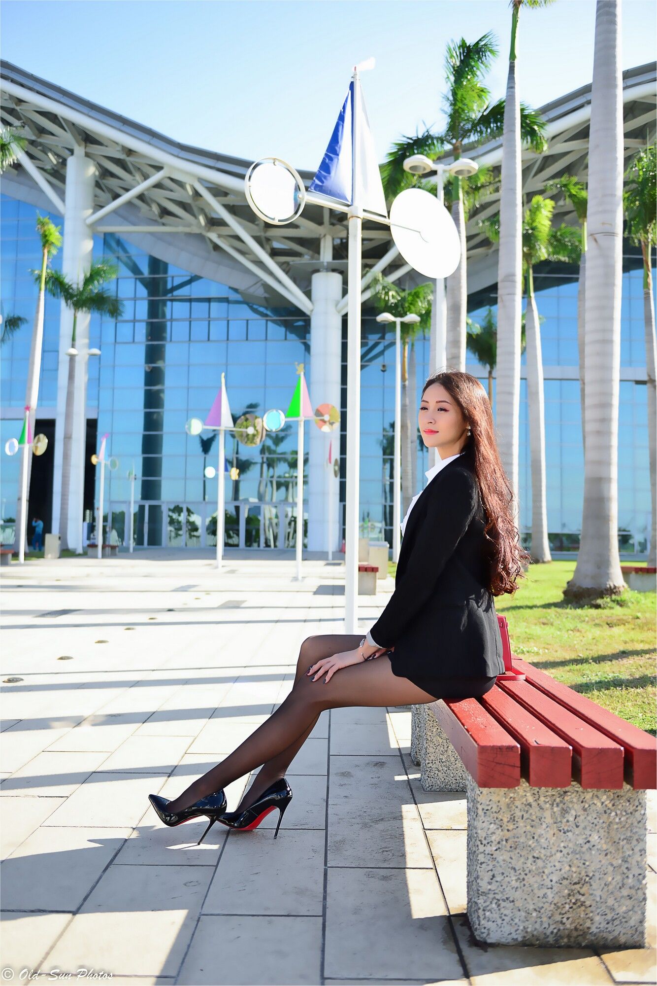 [台湾女神] 小梵《展覽館旁OL街拍》 写真集