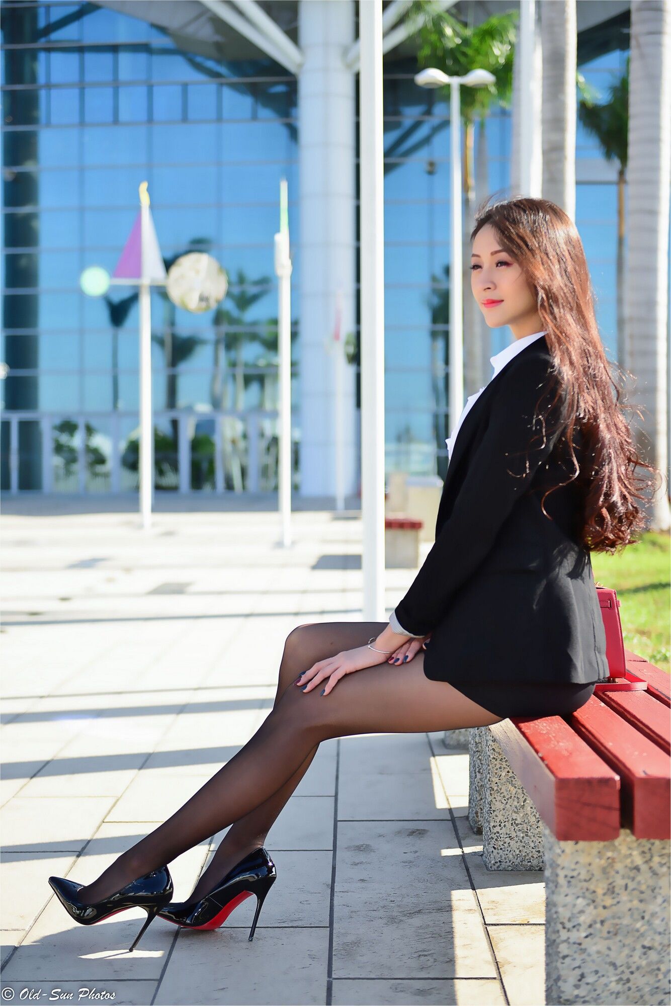 [台湾女神] 小梵《展覽館旁OL街拍》 写真集