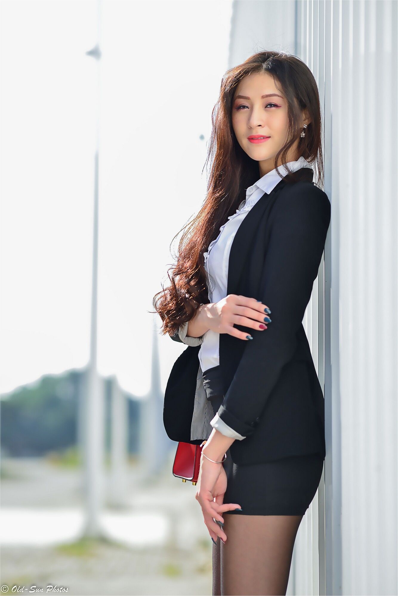 [台湾女神] 小梵《展覽館旁OL街拍》 写真集