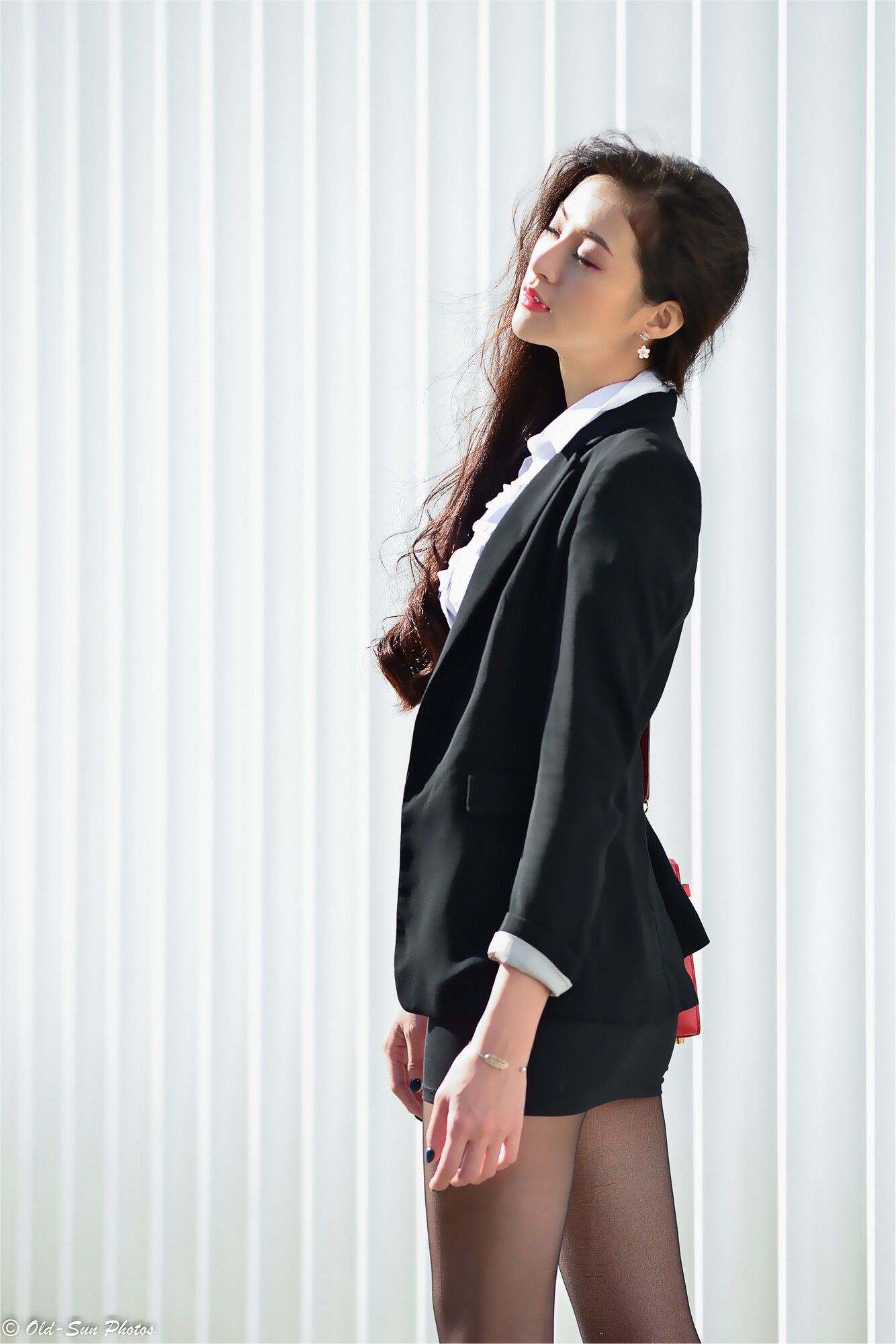 [台湾女神] 小梵《展覽館旁OL街拍》 写真集