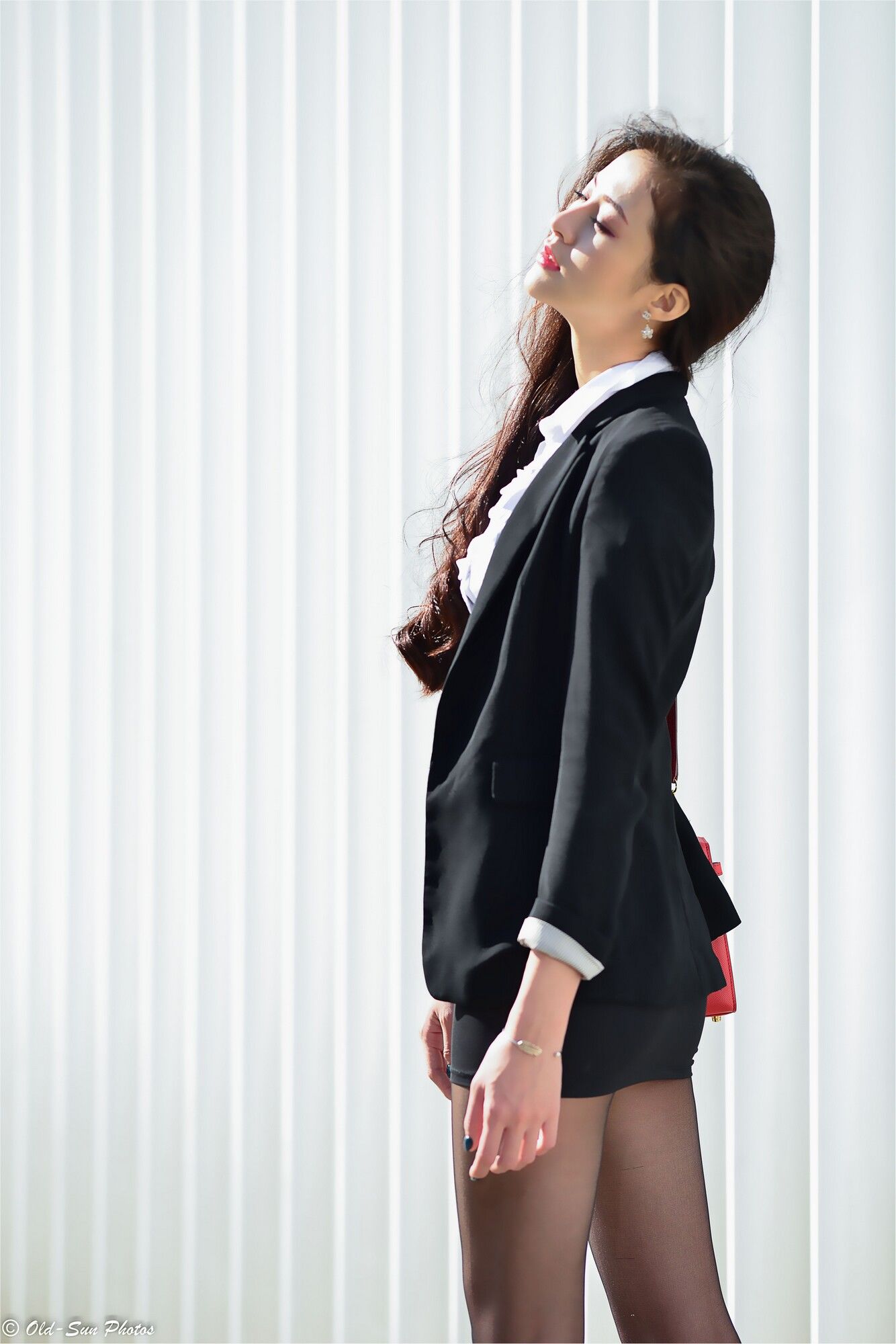 [台湾女神] 小梵《展覽館旁OL街拍》 写真集