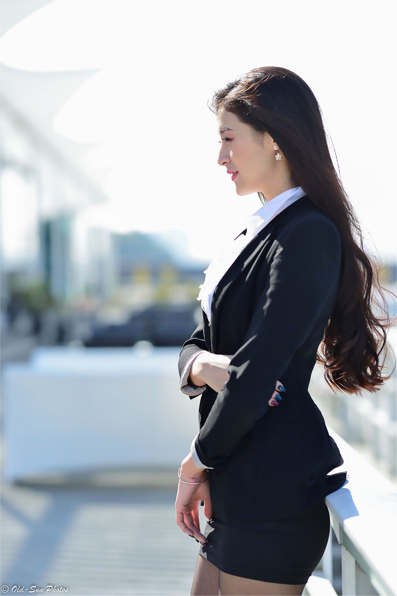 [台湾女神] 小梵《展覽館旁OL街拍》 写真集