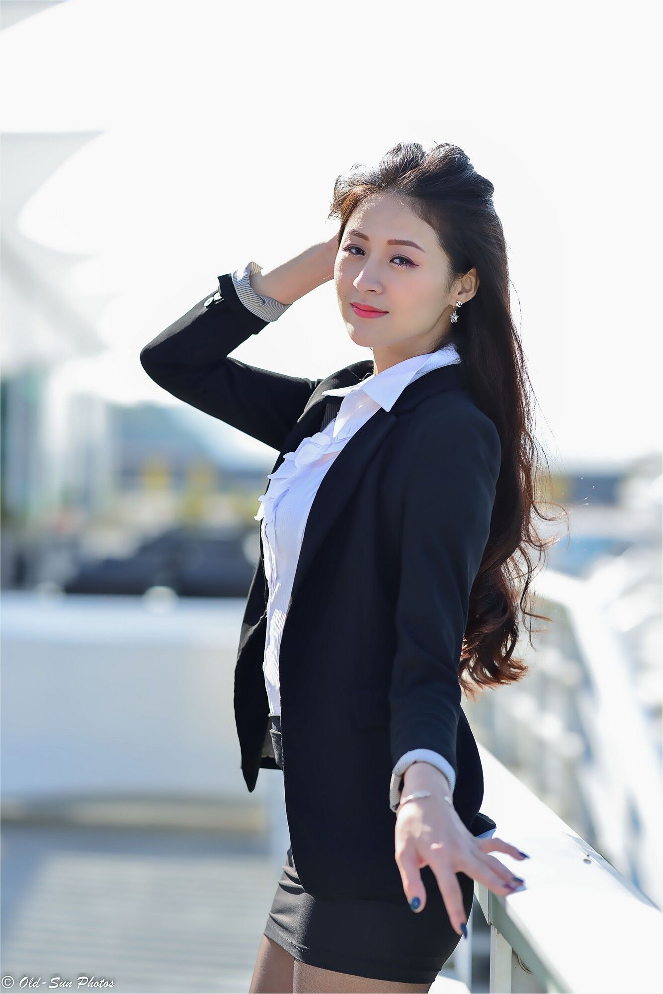 [台湾女神] 小梵《展覽館旁OL街拍》 写真集