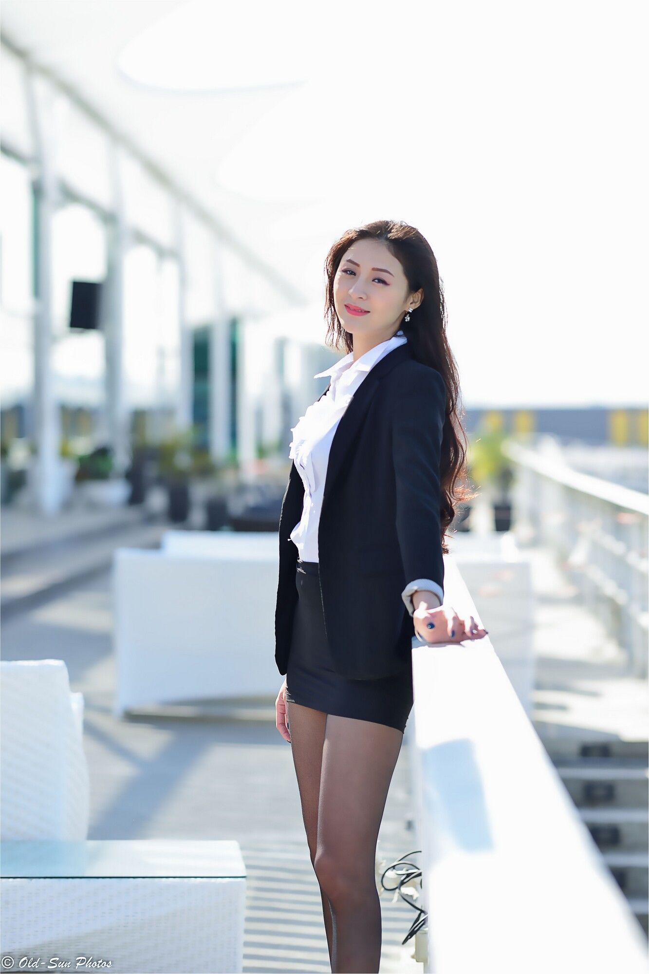 [台湾女神] 小梵《展覽館旁OL街拍》 写真集