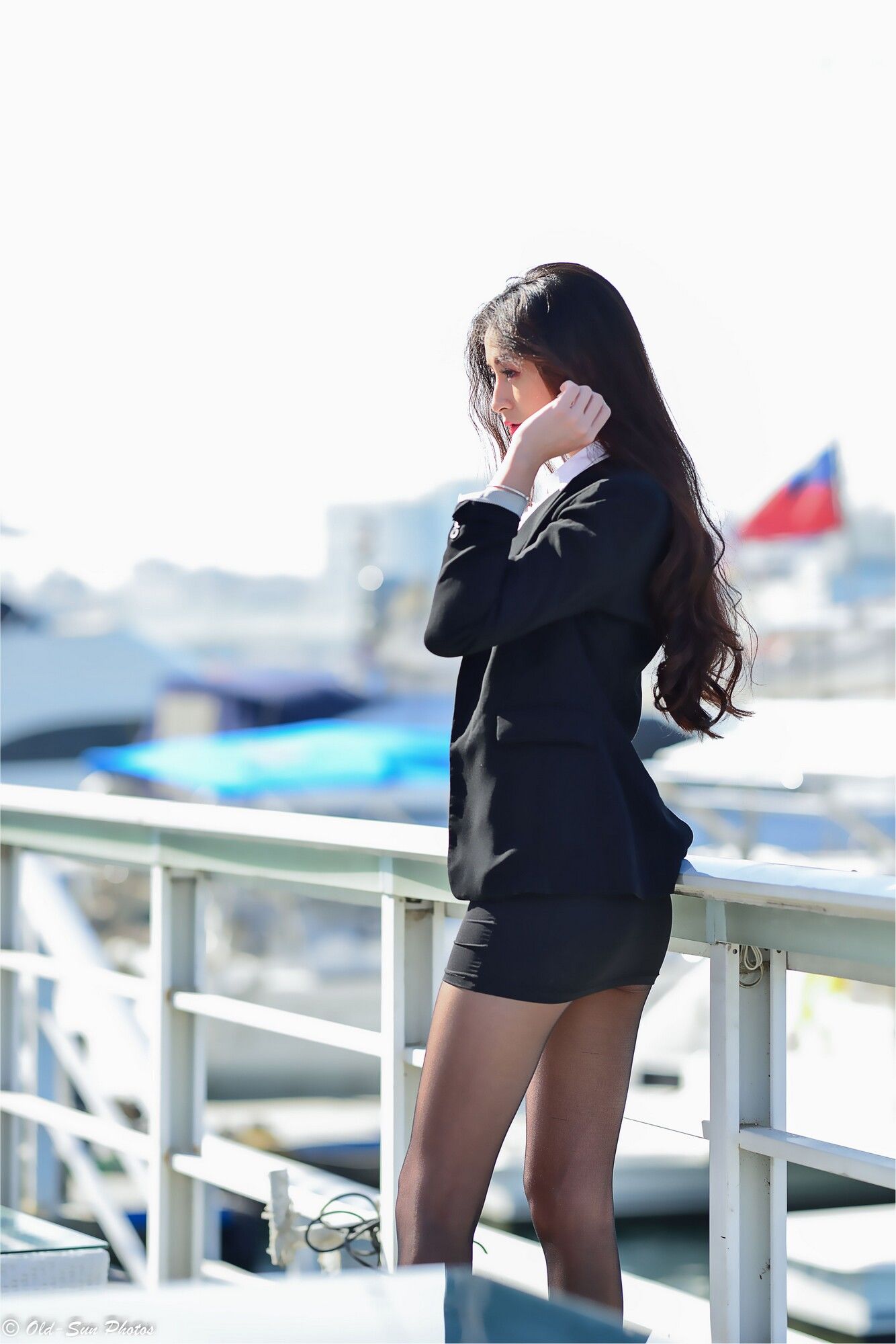 [台湾女神] 小梵《展覽館旁OL街拍》 写真集