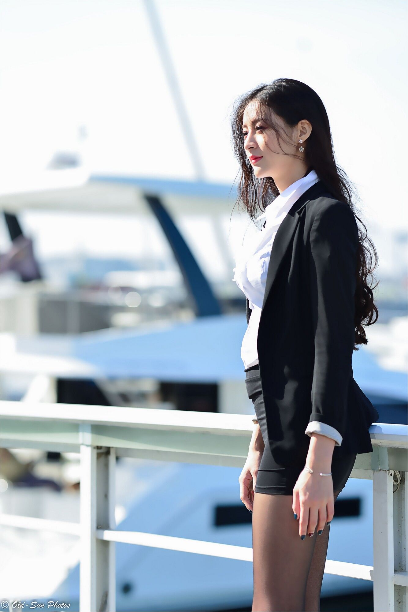 [台湾女神] 小梵《展覽館旁OL街拍》 写真集