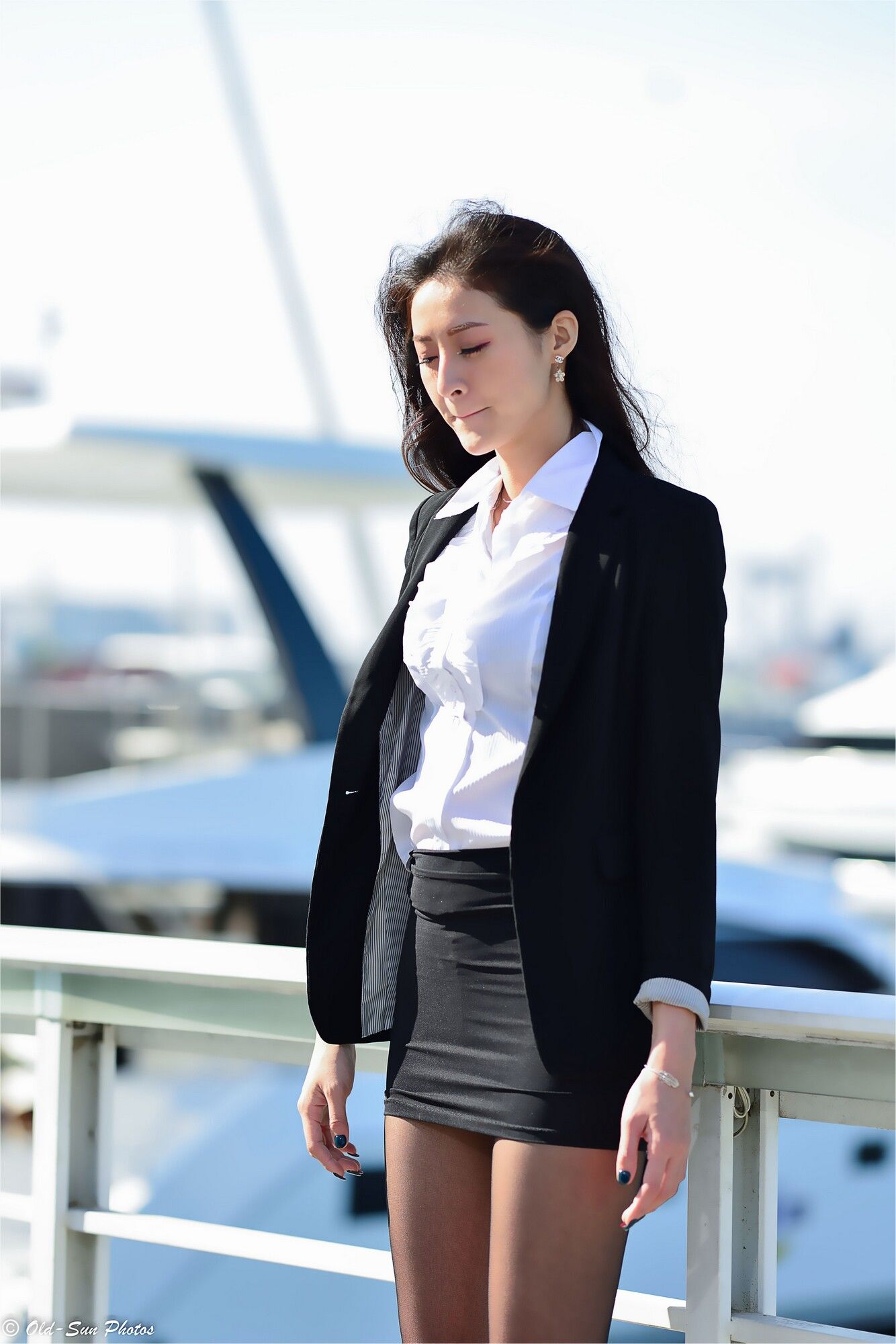 [台湾女神] 小梵《展覽館旁OL街拍》 写真集