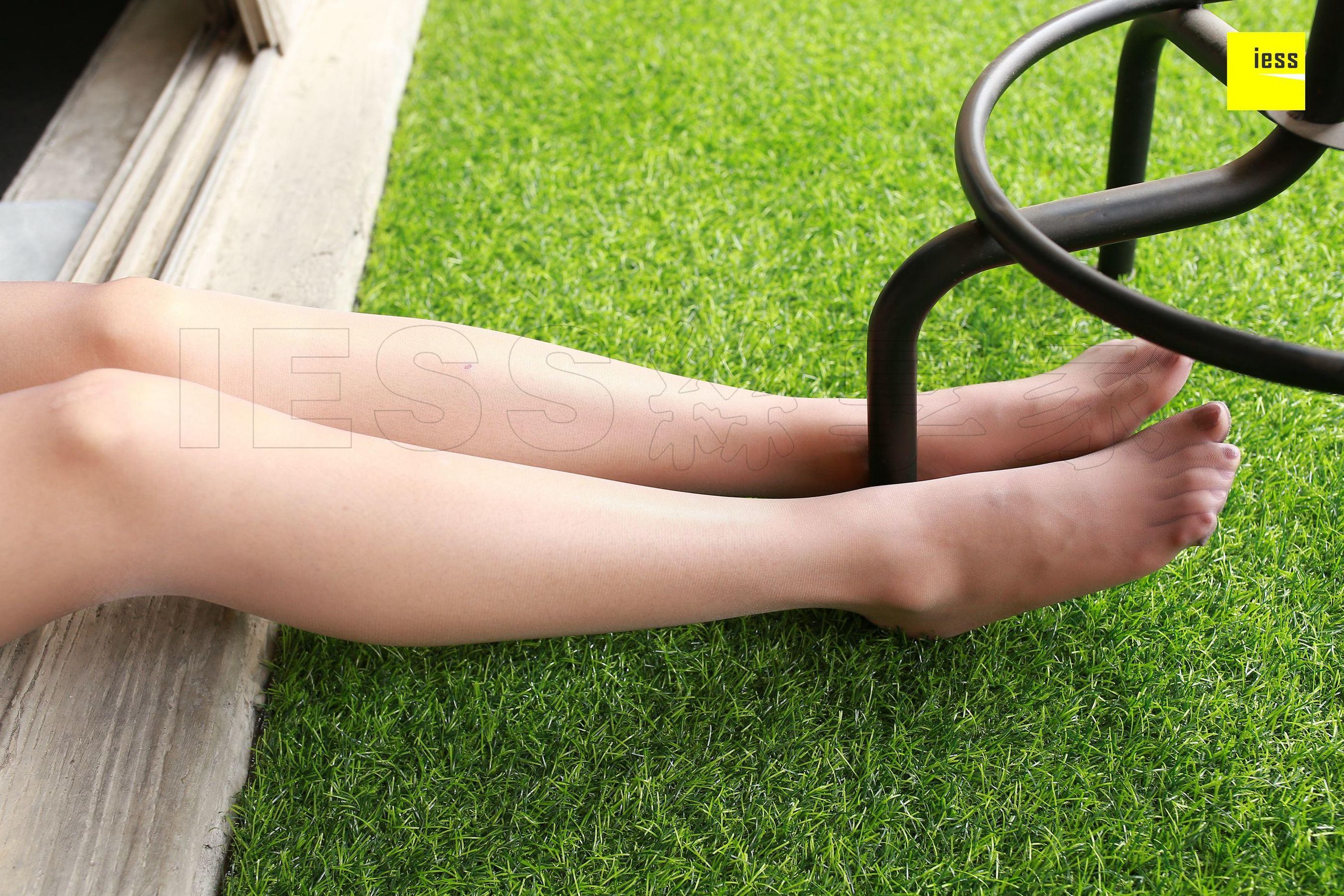 婉萍《笔情墨趣 幽幽袜香》 [异思趣向IESS] 丝享家230 写真集