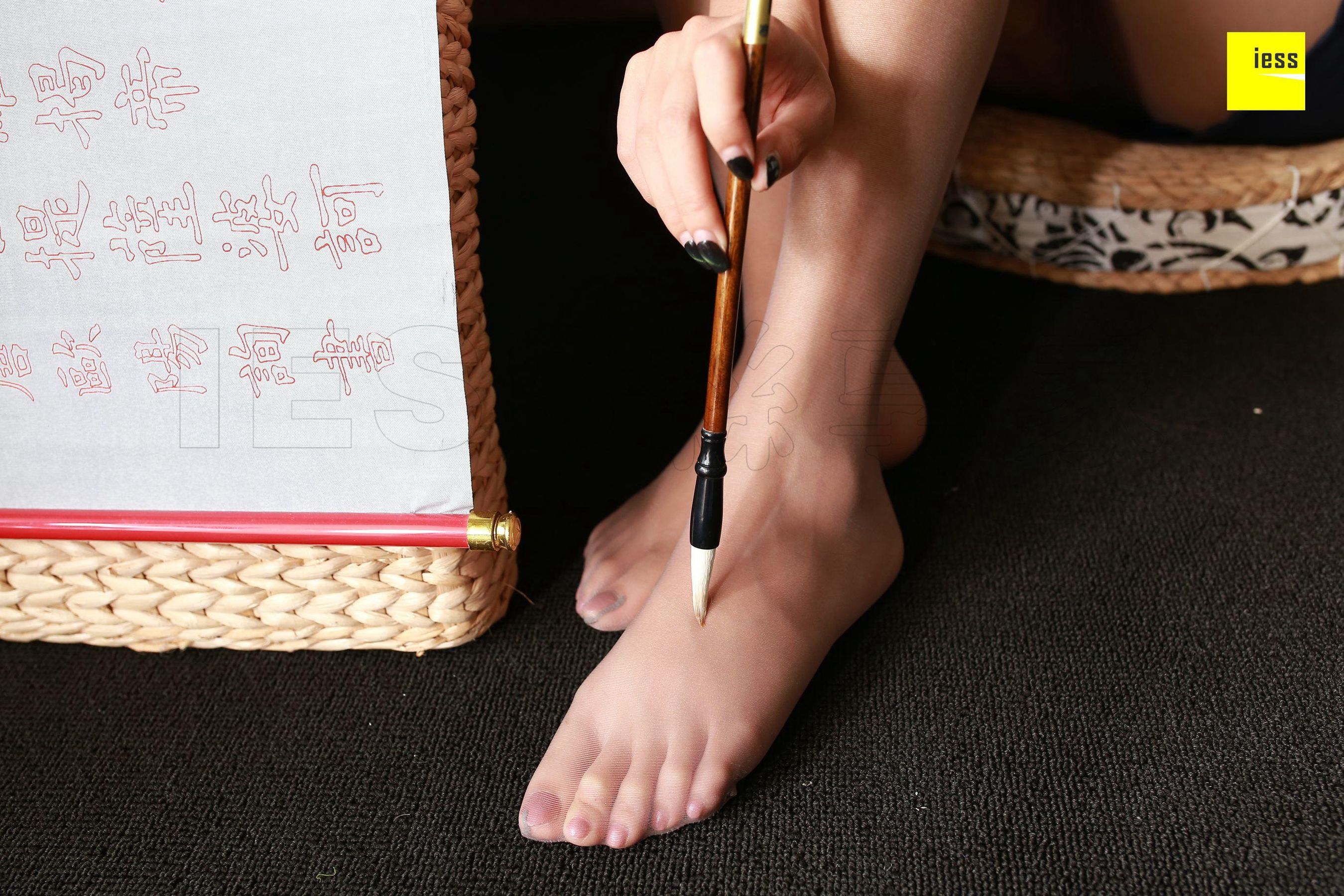 婉萍《笔情墨趣 幽幽袜香》 [异思趣向IESS] 丝享家230 写真集