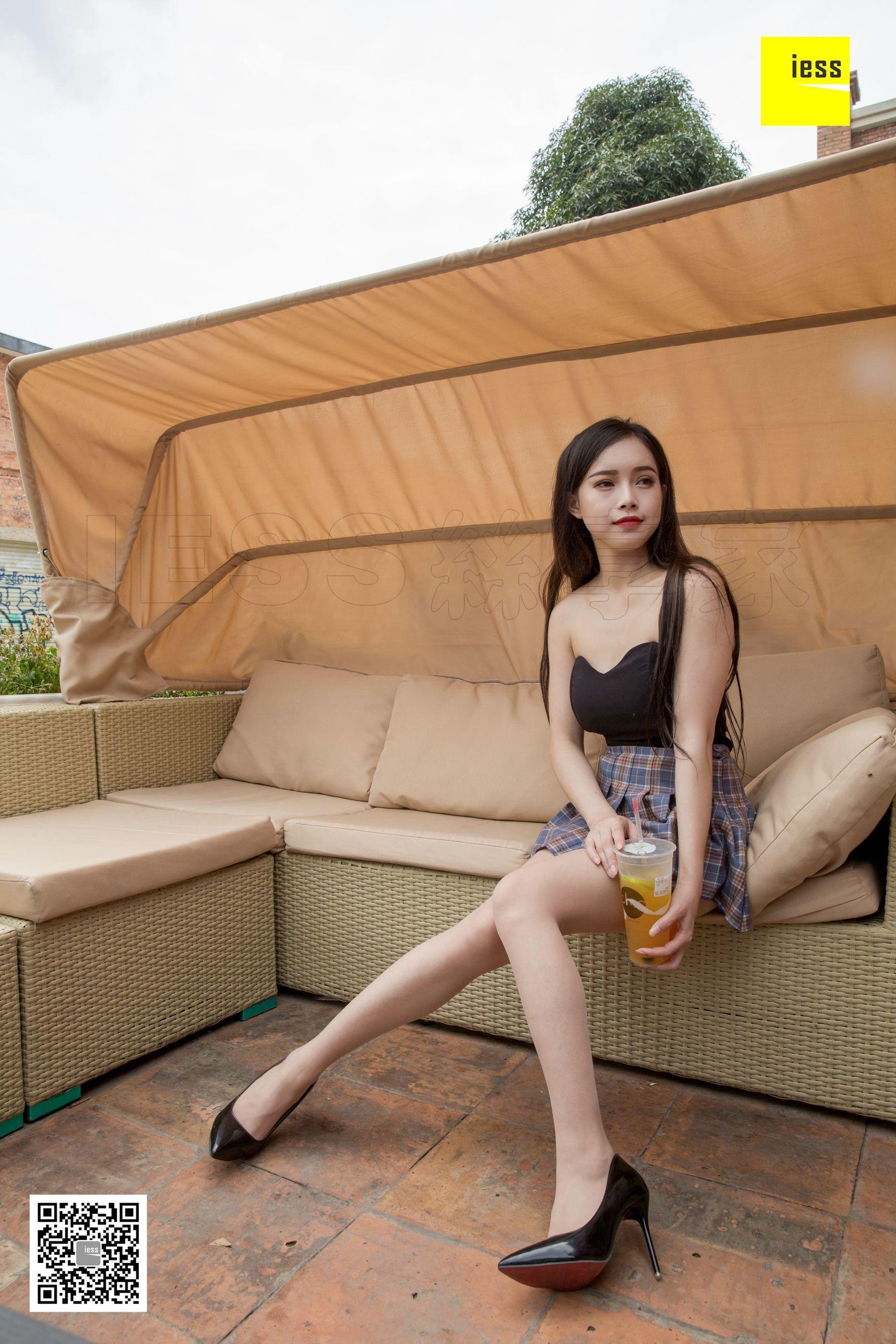 小羽《和网红户外乘凉》 [异思趣向IESS] 丝享家234 写真集
