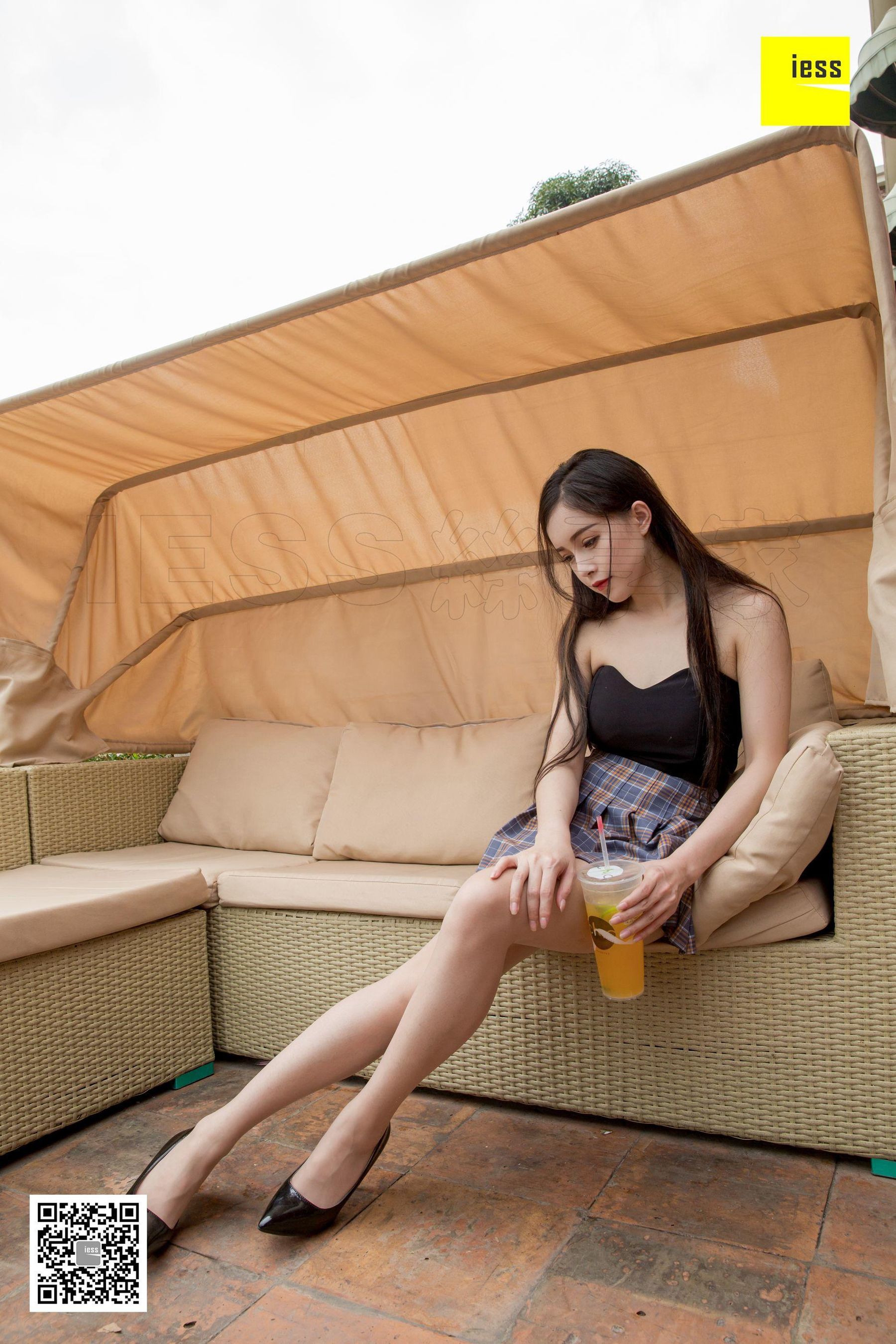 小羽《和网红户外乘凉》 [异思趣向IESS] 丝享家234 写真集