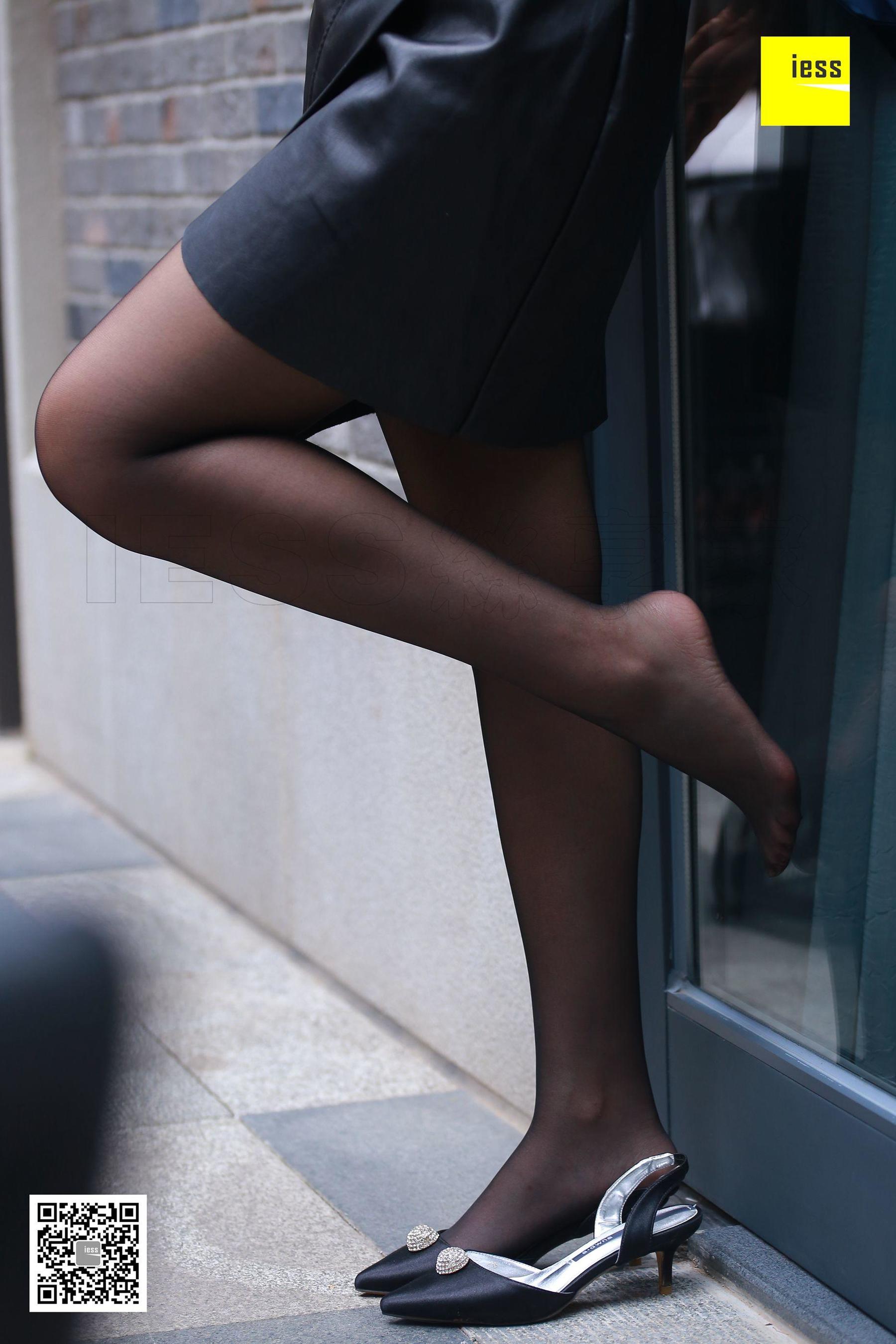 紫紫《街拍黑丝随拍》 [异思趣向IESS] 丝享家243 写真集