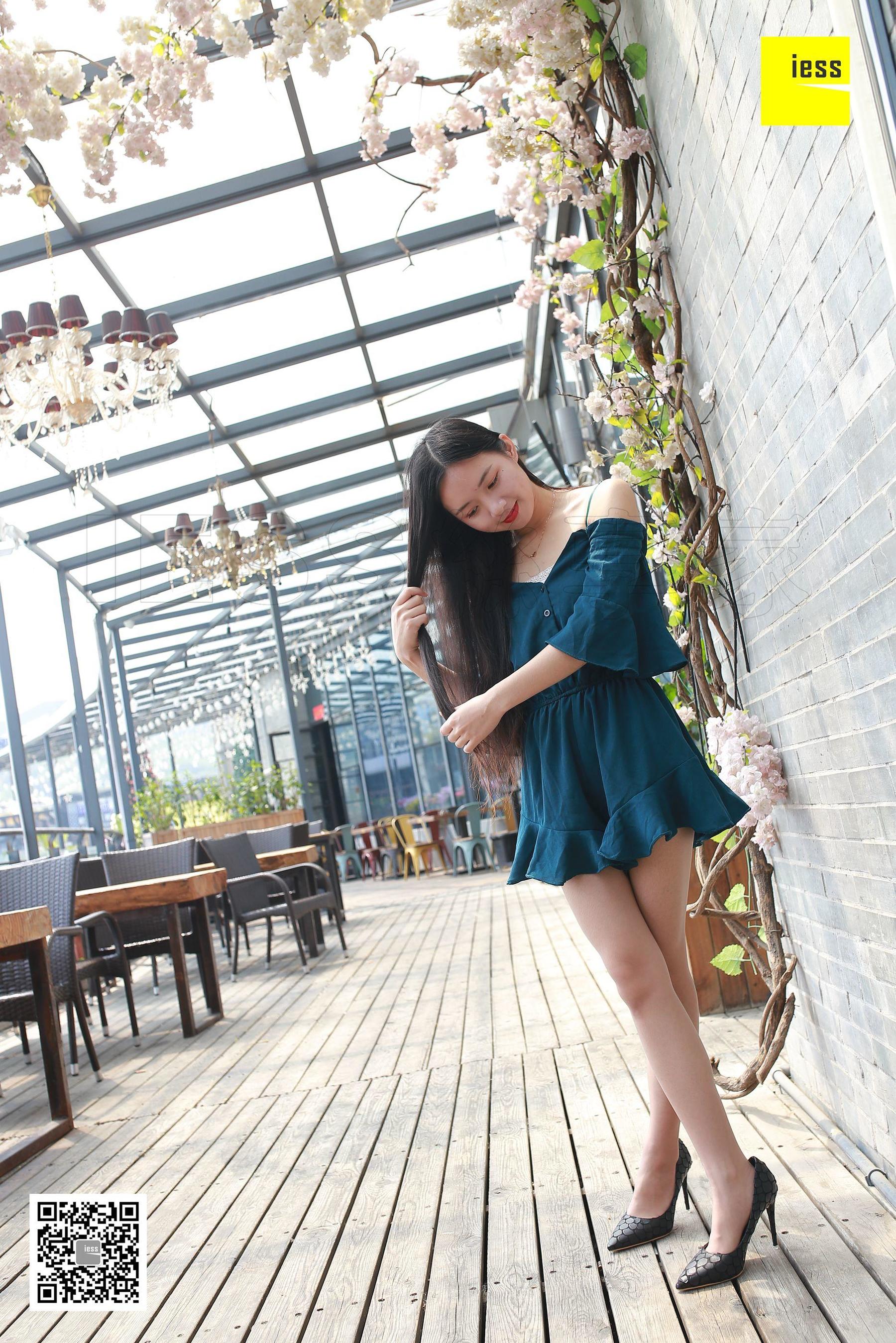 木木《酒窝妹妹的灰丝》 [异思趣向IESS] 丝享家245 写真集