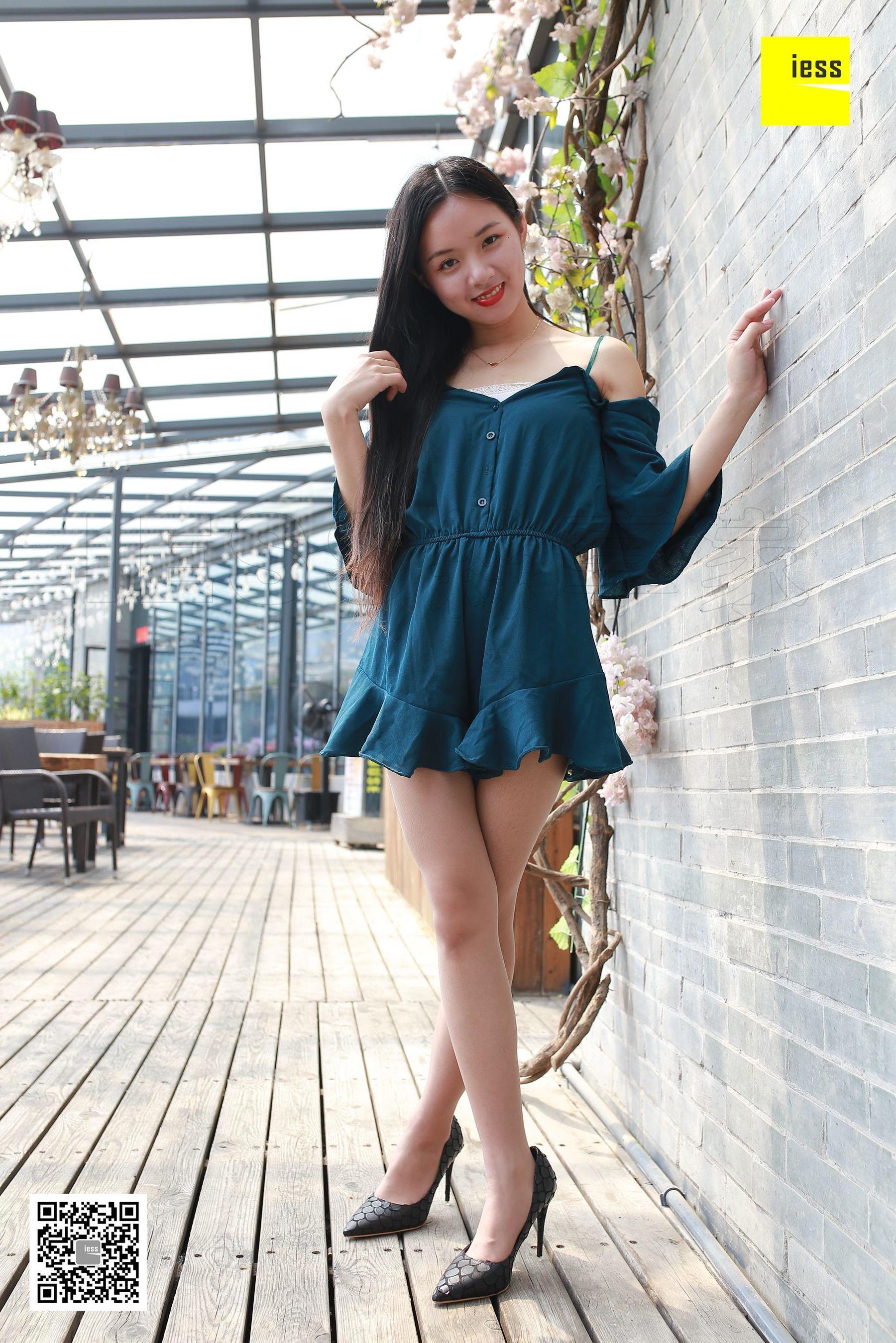 木木《酒窝妹妹的灰丝》 [异思趣向IESS] 丝享家245 写真集