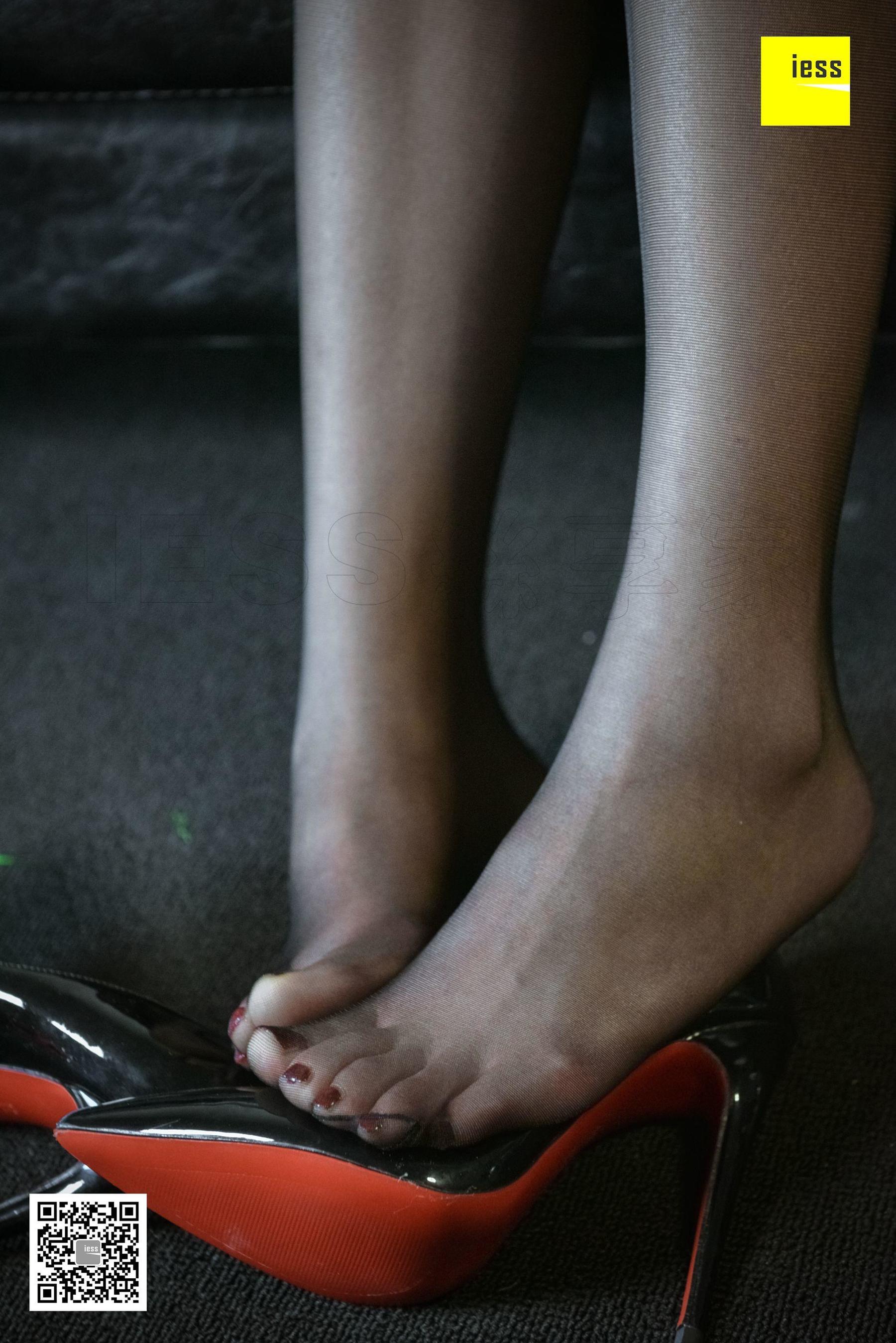 七七《黑丝军绿制服》 [异思趣向IESS] 丝享家249 写真集