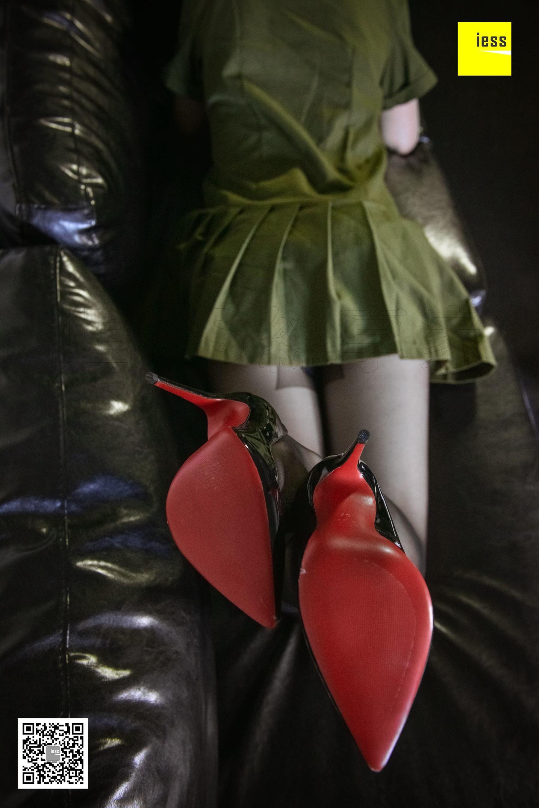 七七《黑丝军绿制服》 [异思趣向IESS] 丝享家249 写真集