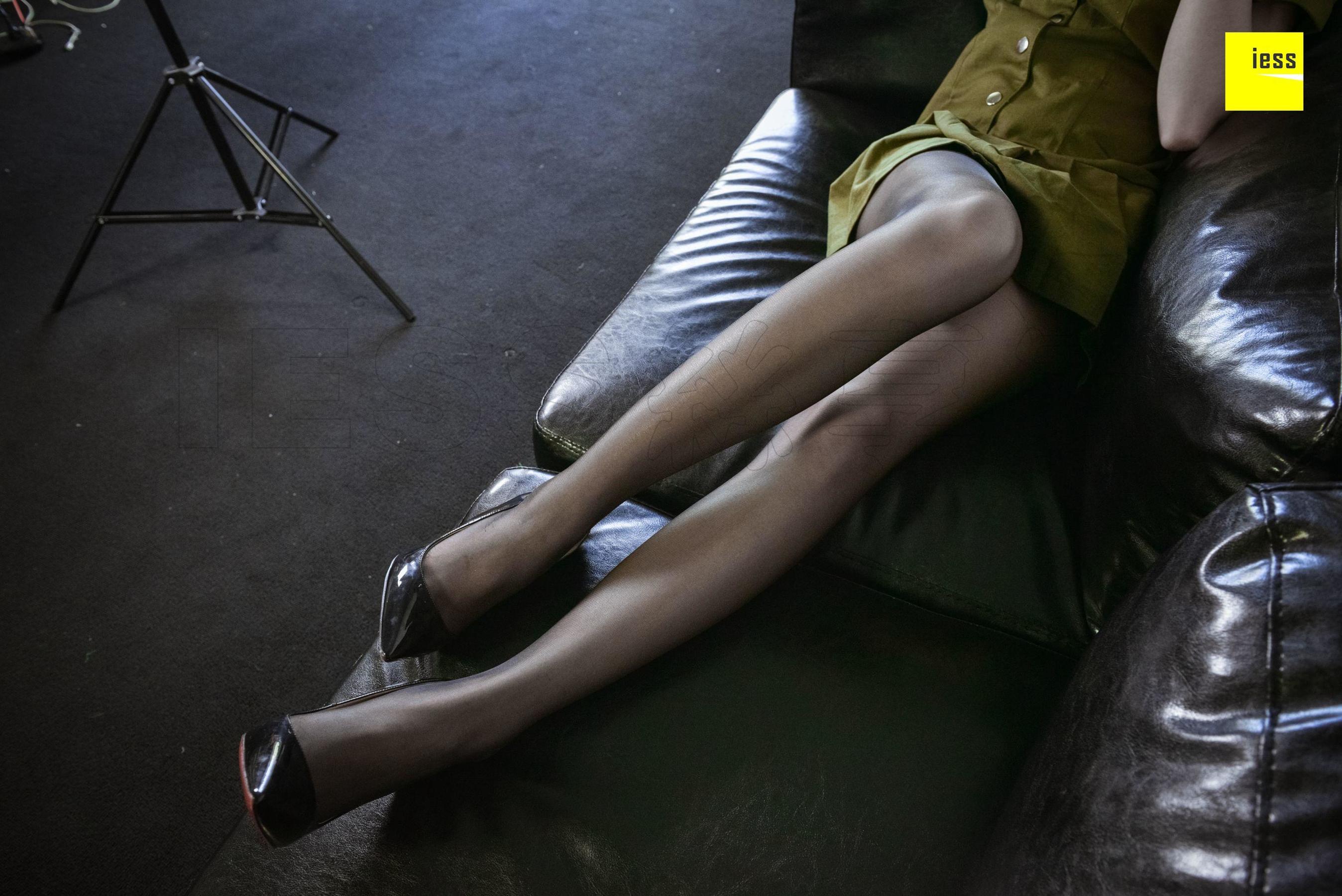 七七《黑丝军绿制服》 [异思趣向IESS] 丝享家249 写真集