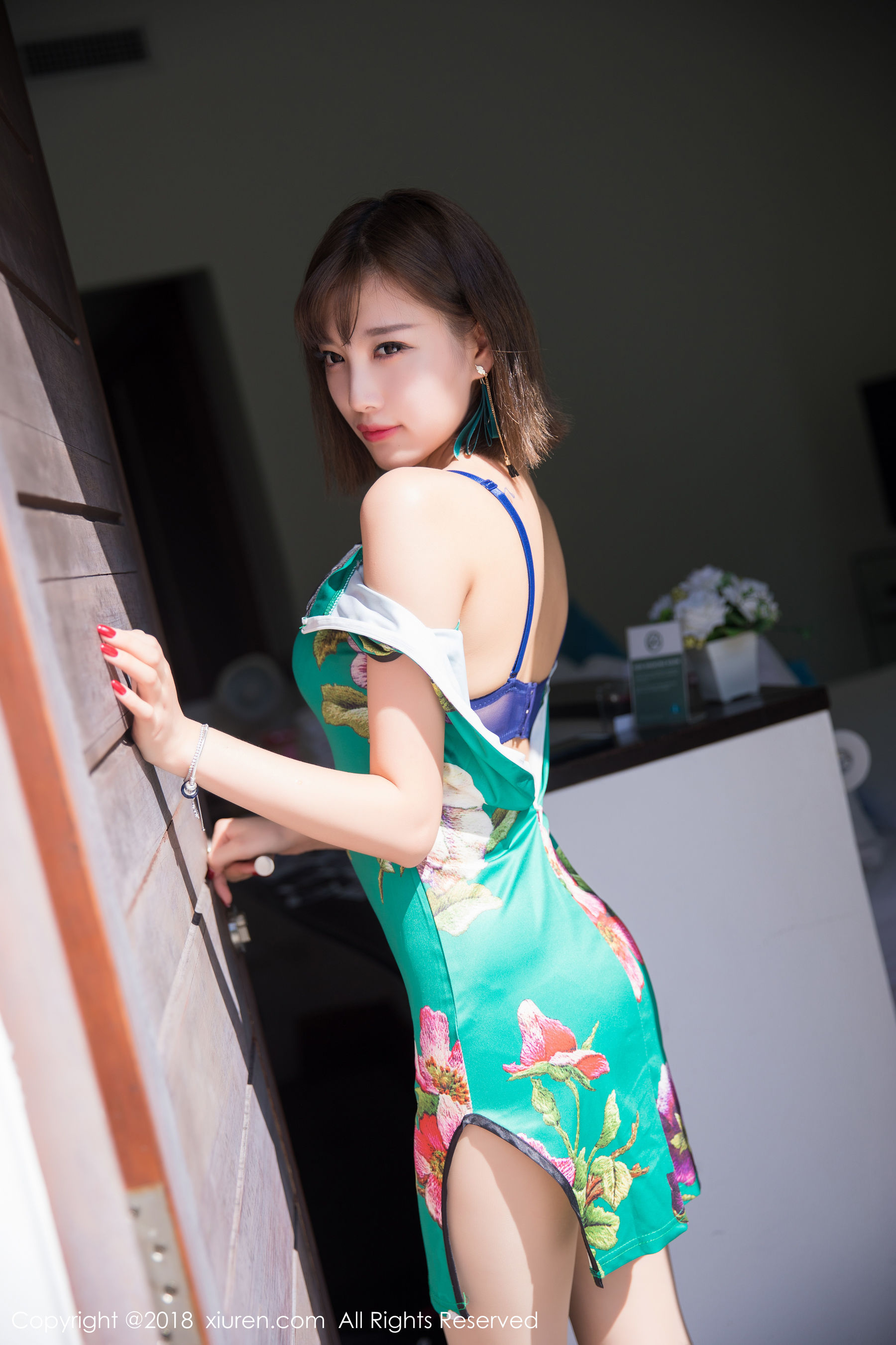 杨晨晨sugar《甲米旅拍丝袜诱惑》 [秀人XIUREN] No.1039 写真集