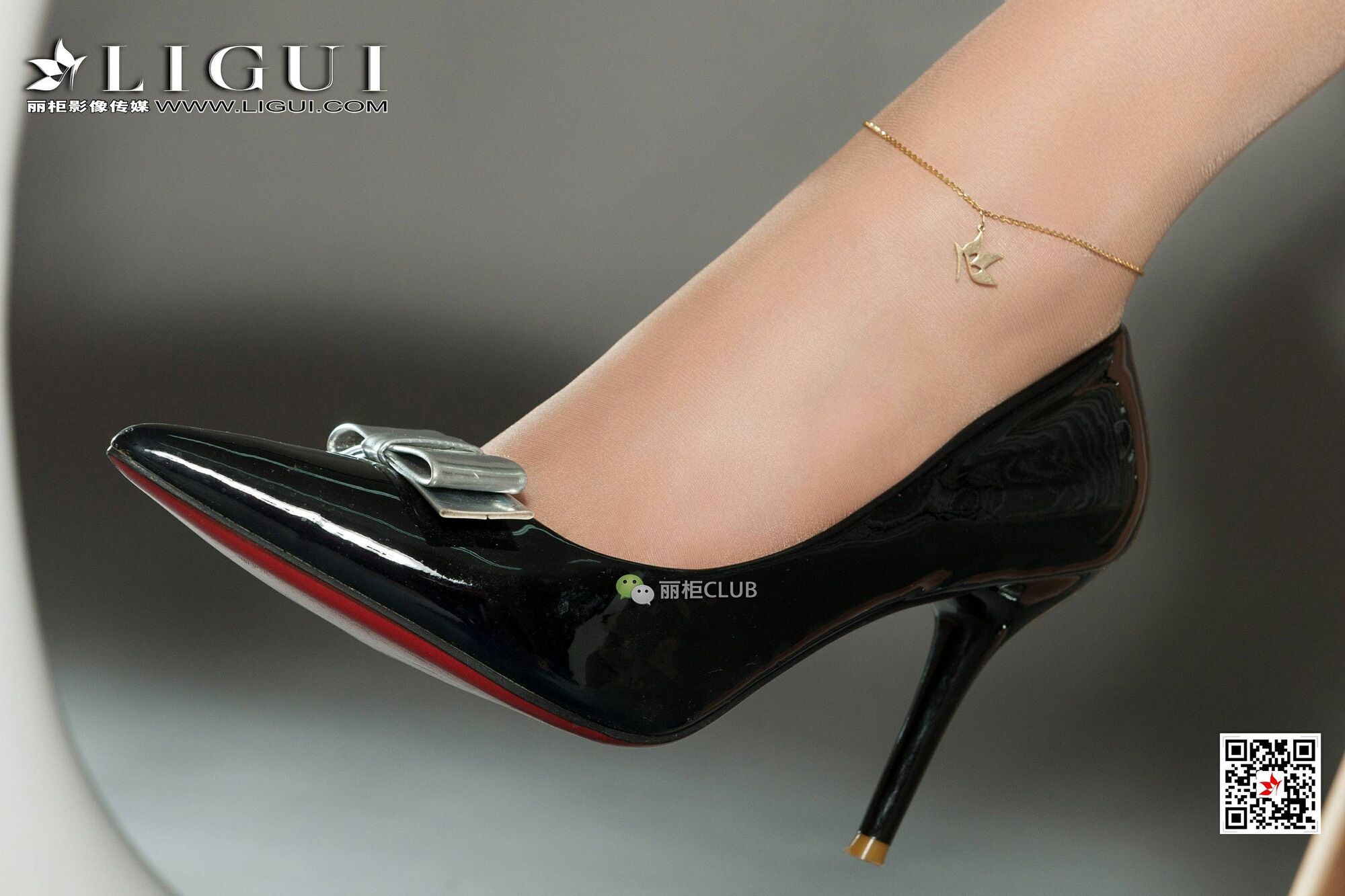 王炜炜《肉丝高跟OL》 [丽柜Ligui] 网络丽人 美腿丝足写真集