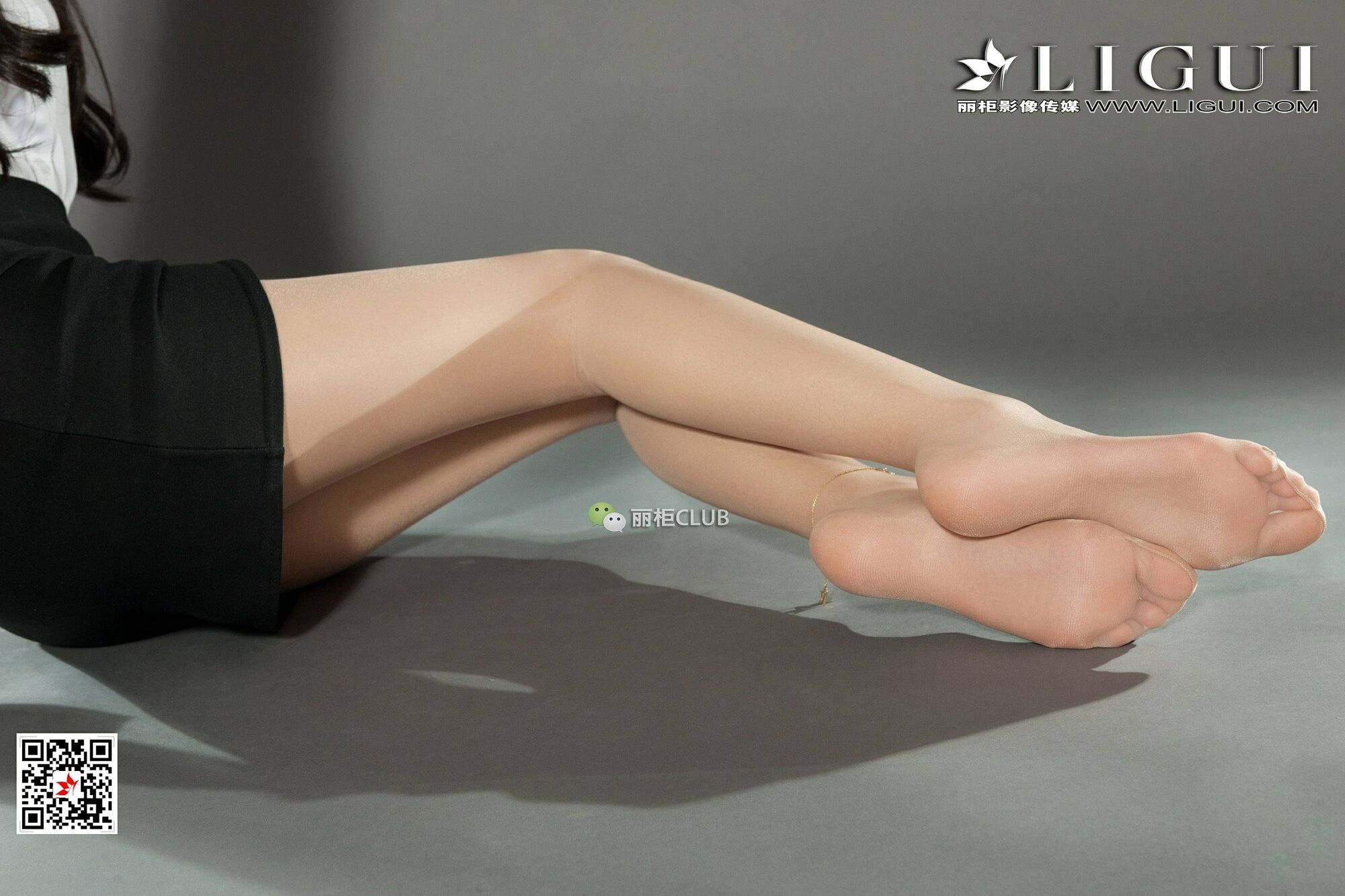 王炜炜《肉丝高跟OL》 [丽柜Ligui] 网络丽人 美腿丝足写真集