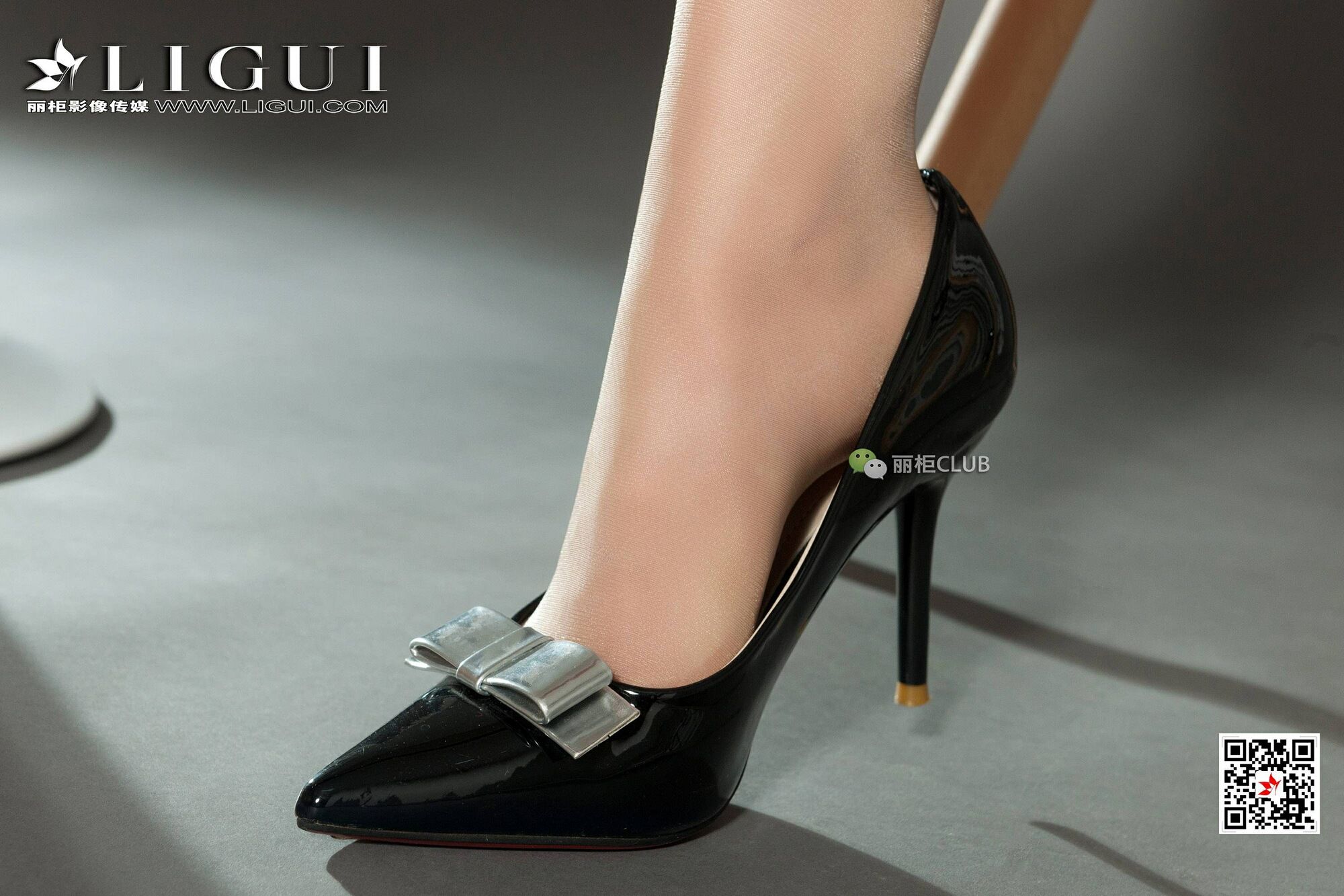 王炜炜《肉丝高跟OL》 [丽柜Ligui] 网络丽人 美腿丝足写真集