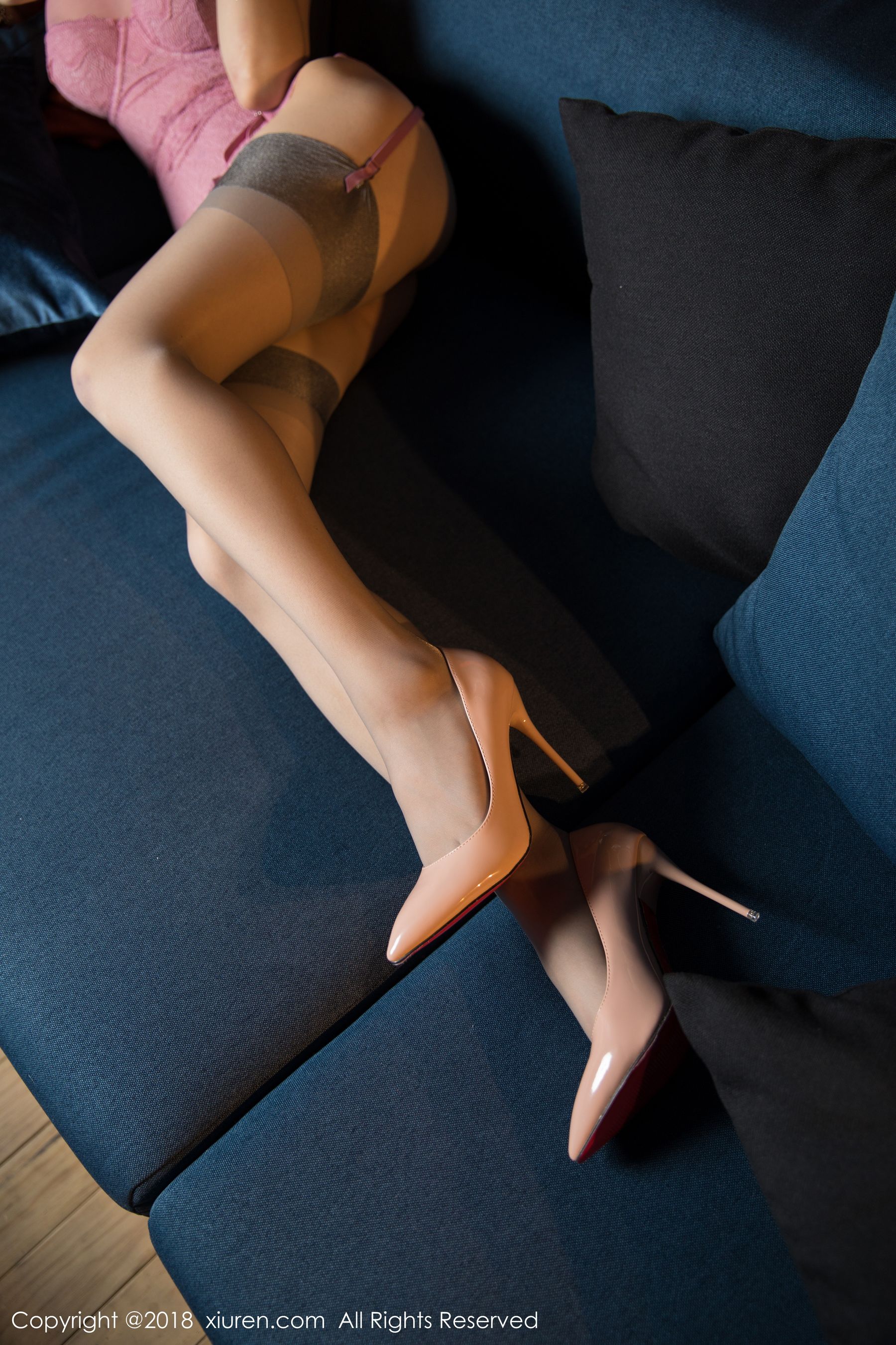 女神小热巴《韵味丝袜美腿》 [秀人XIUREN] No.1080 写真集