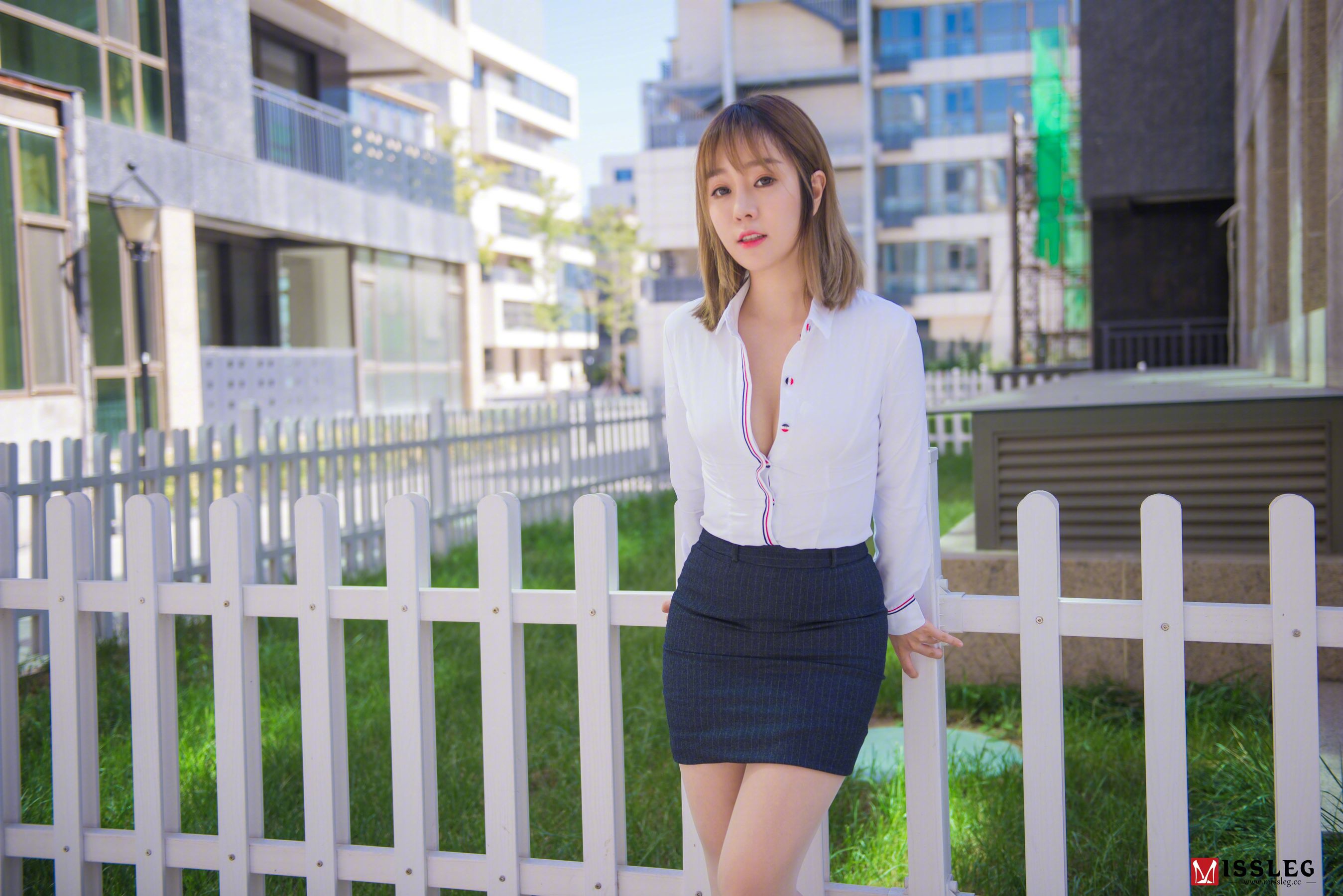 王语纯《撕裂的OL》 [蜜丝MISSLEG] V003 写真集