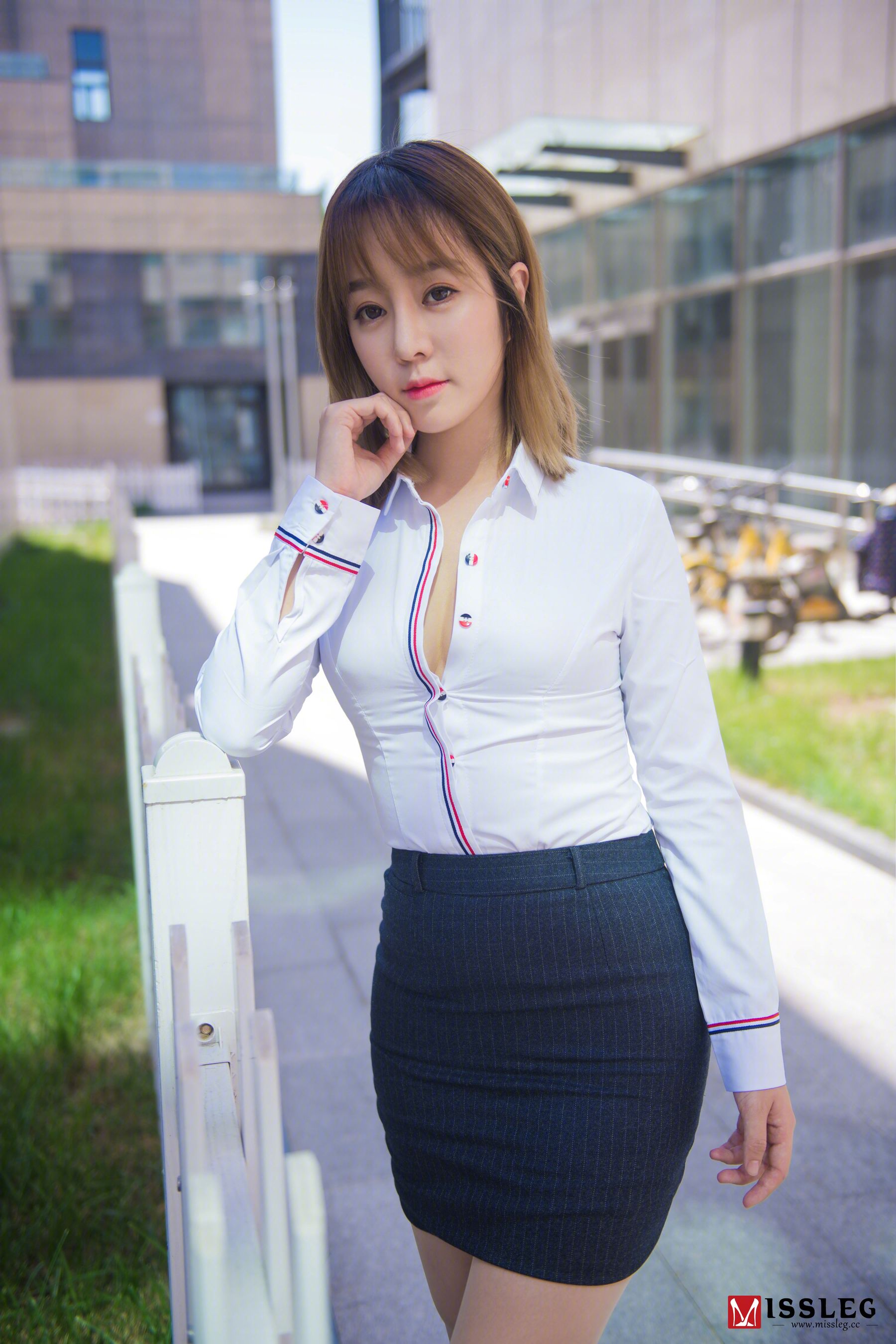 王语纯《撕裂的OL》 [蜜丝MISSLEG] V003 写真集