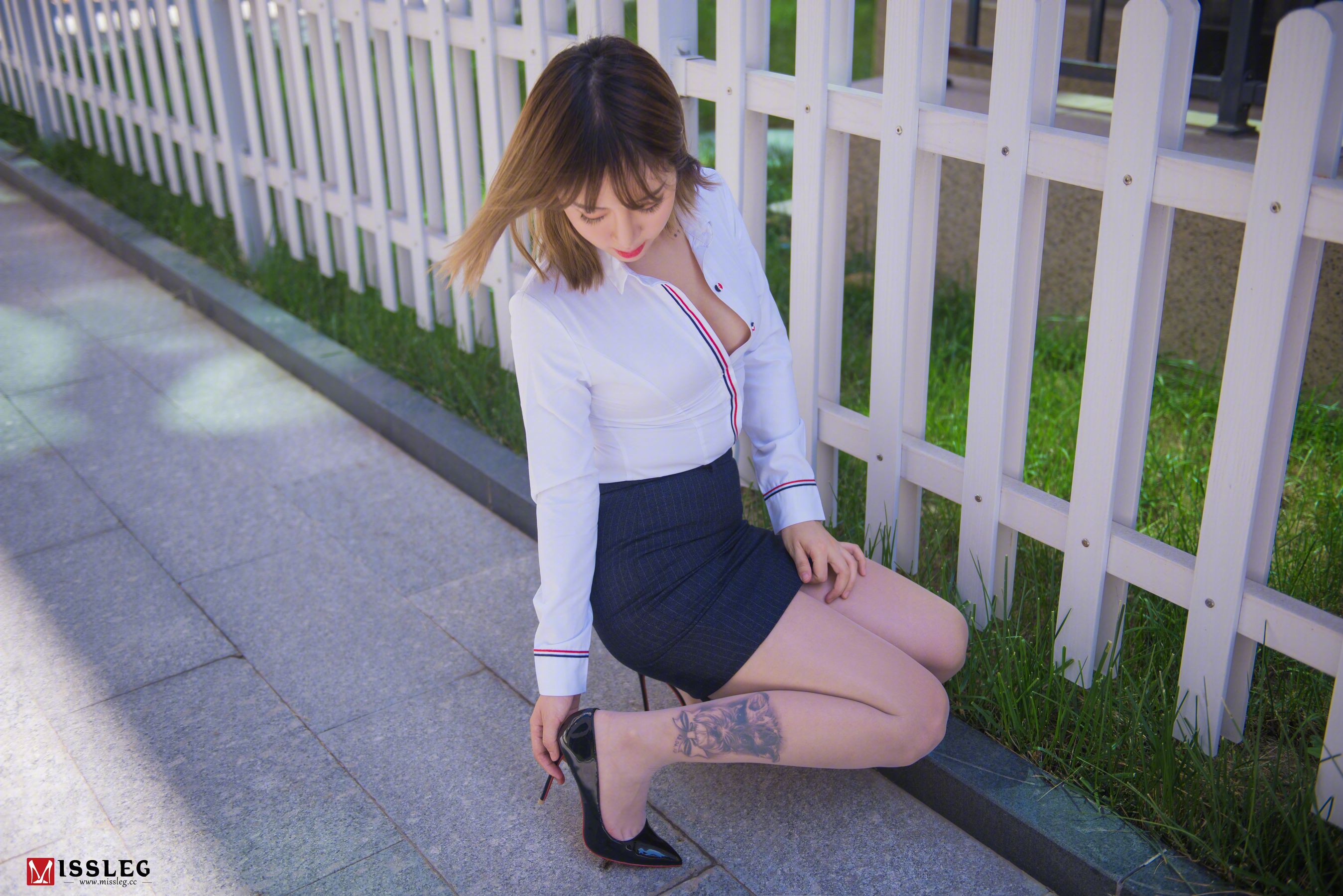 王语纯《撕裂的OL》 [蜜丝MISSLEG] V003 写真集