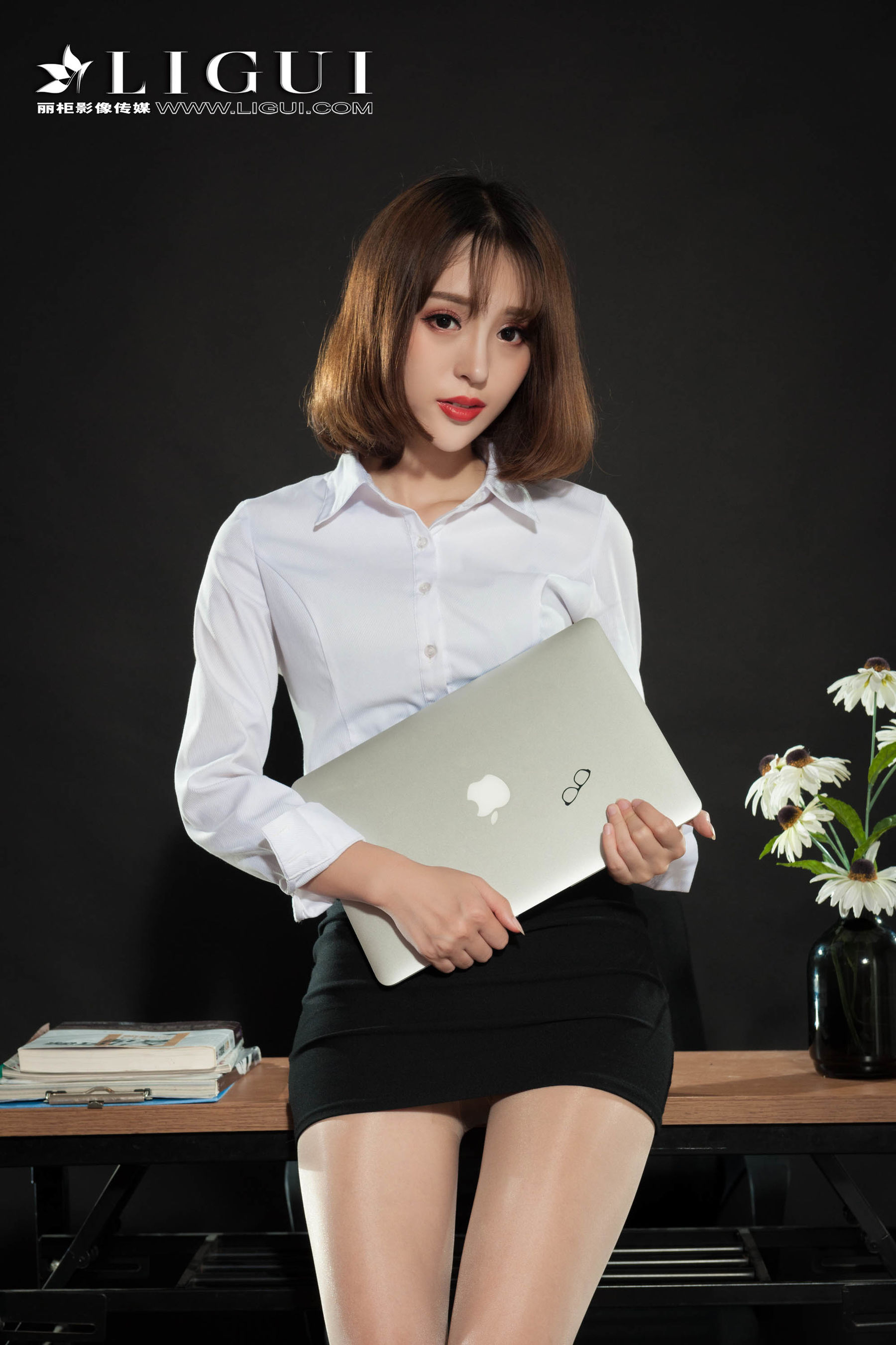 腿模孙千琪《丝足OL》 [丽柜Ligui] 写真集