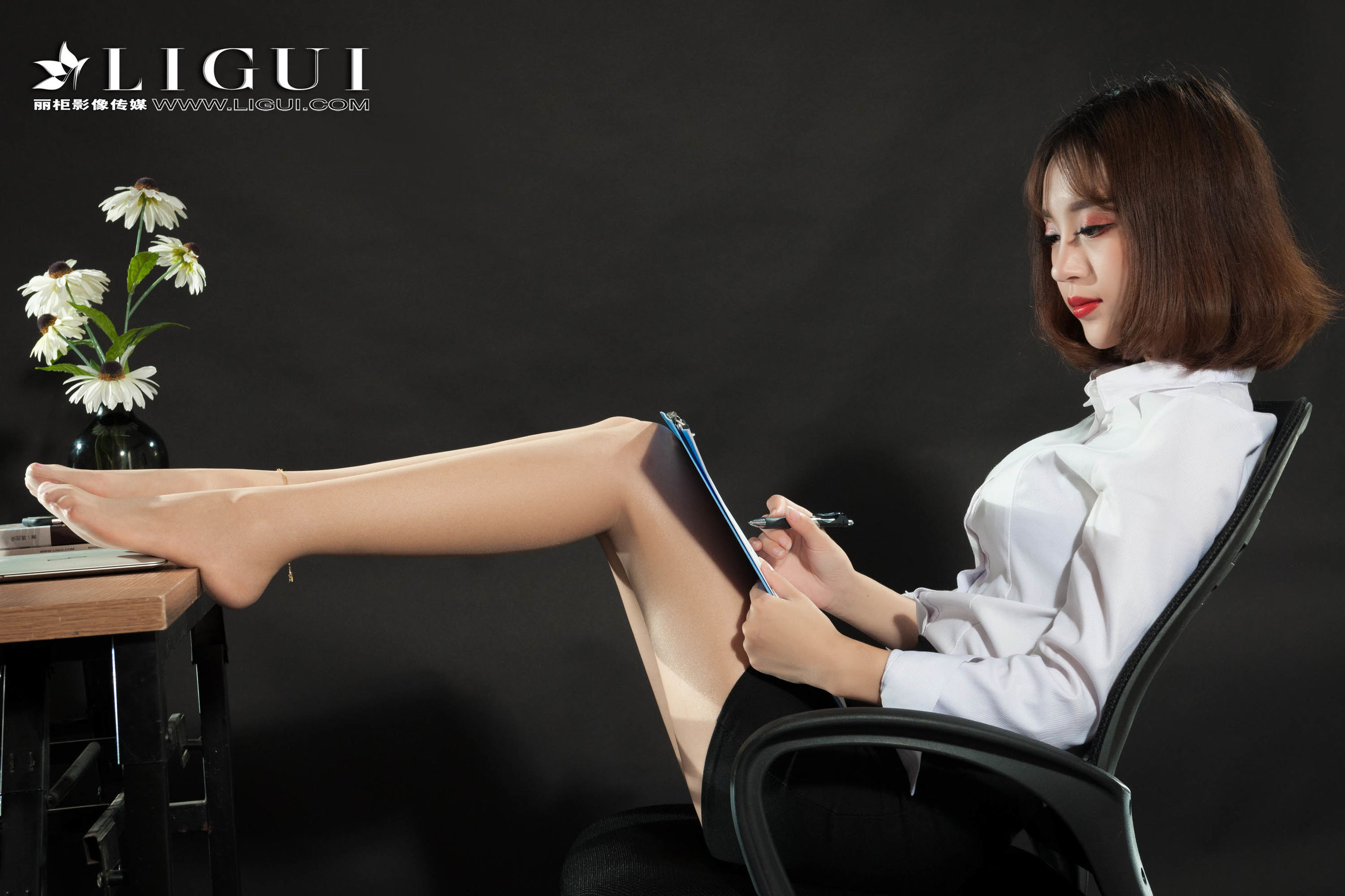 腿模孙千琪《丝足OL》 [丽柜Ligui] 写真集
