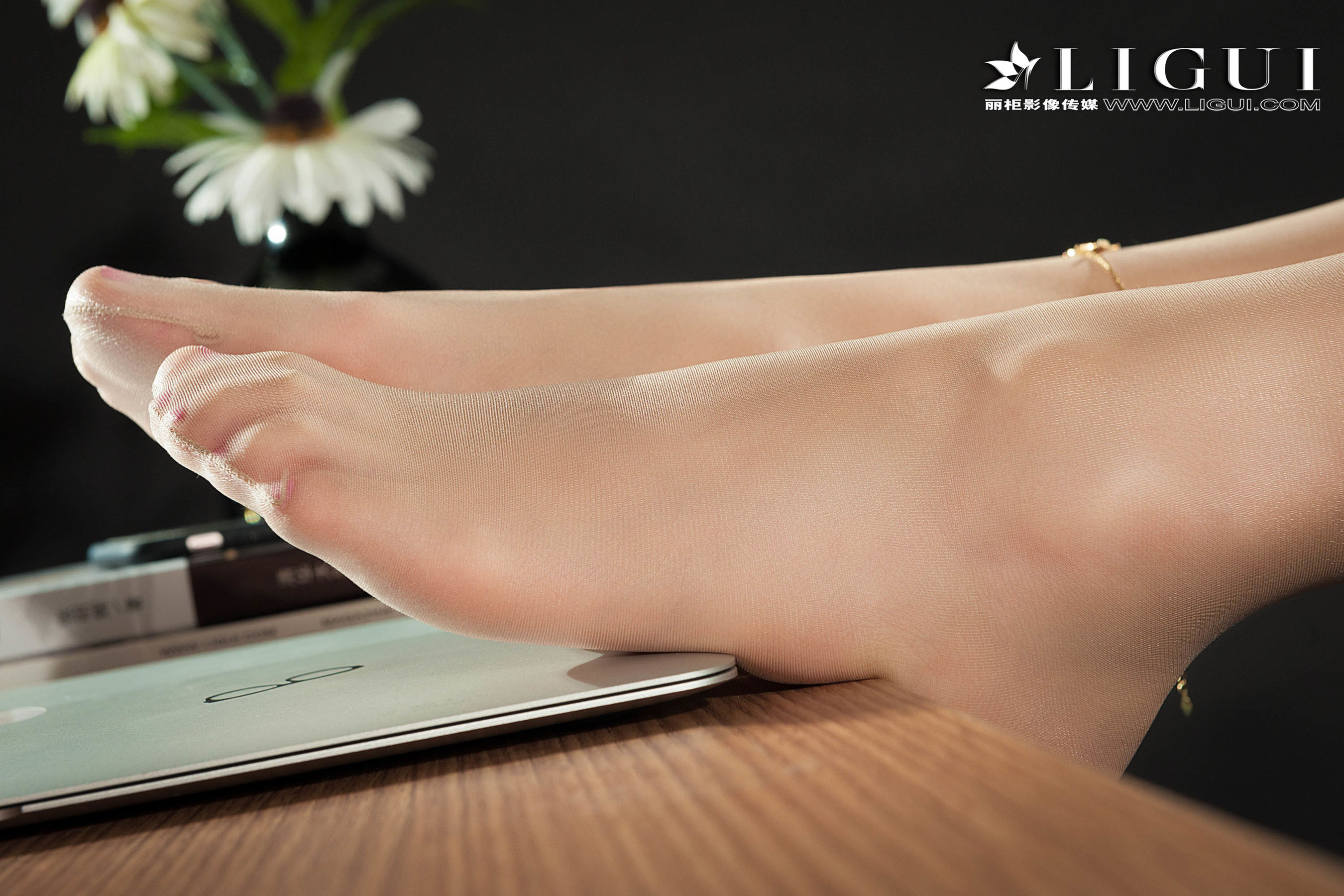 腿模孙千琪《丝足OL》 [丽柜Ligui] 写真集