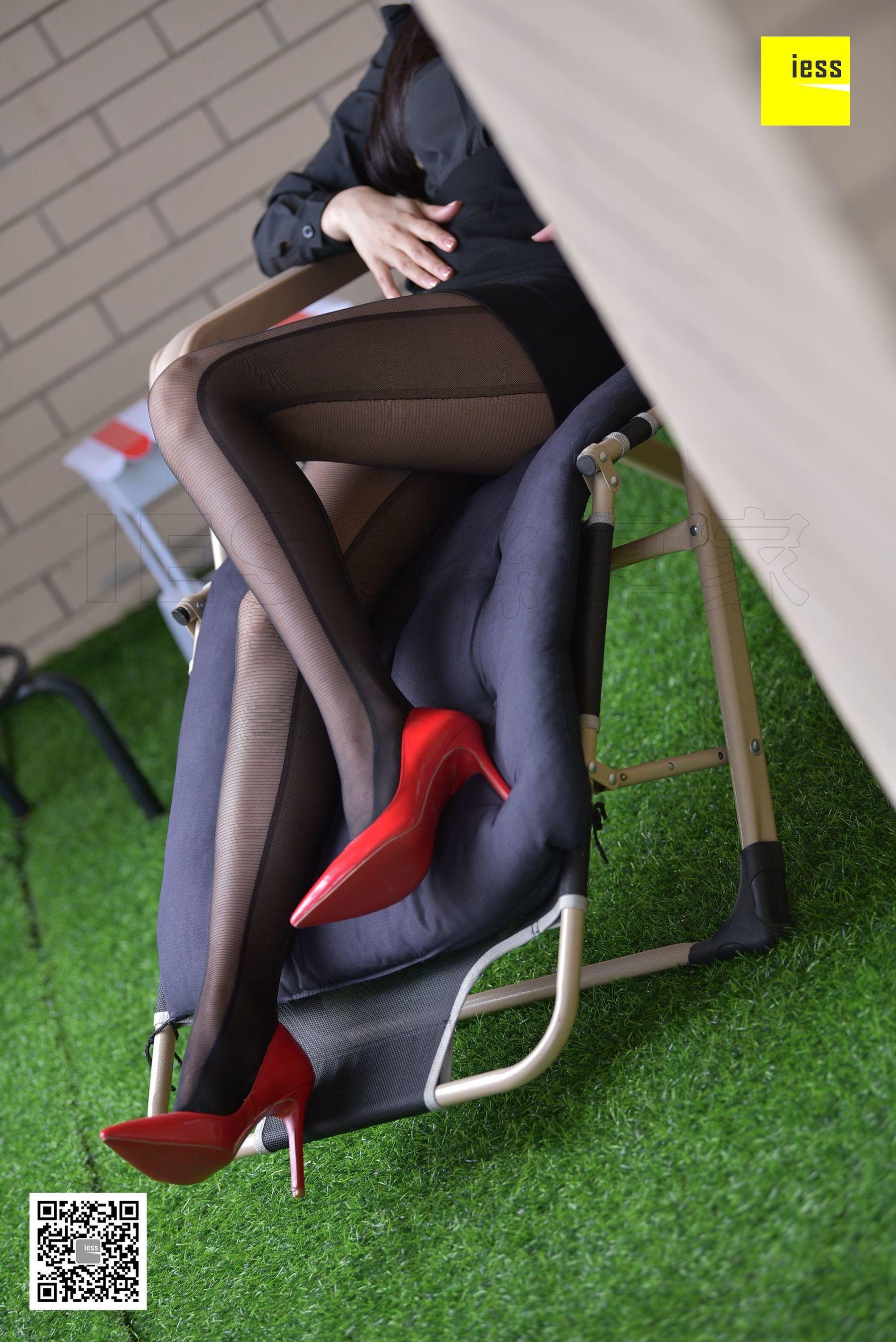 君君 《万黑丛中一点红》[异思趣向IESS] 丝享家281 写真集