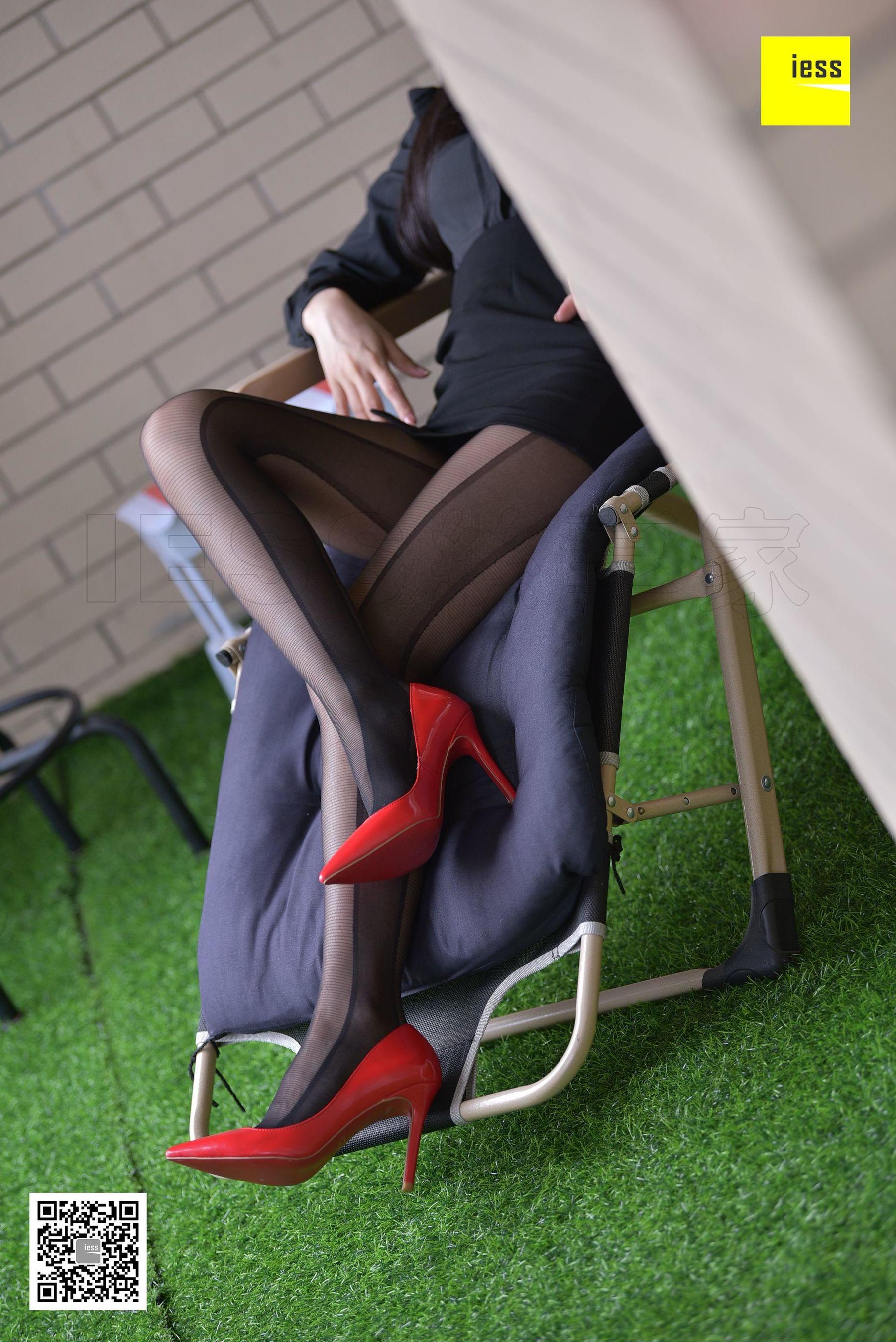 君君 《万黑丛中一点红》[异思趣向IESS] 丝享家281 写真集