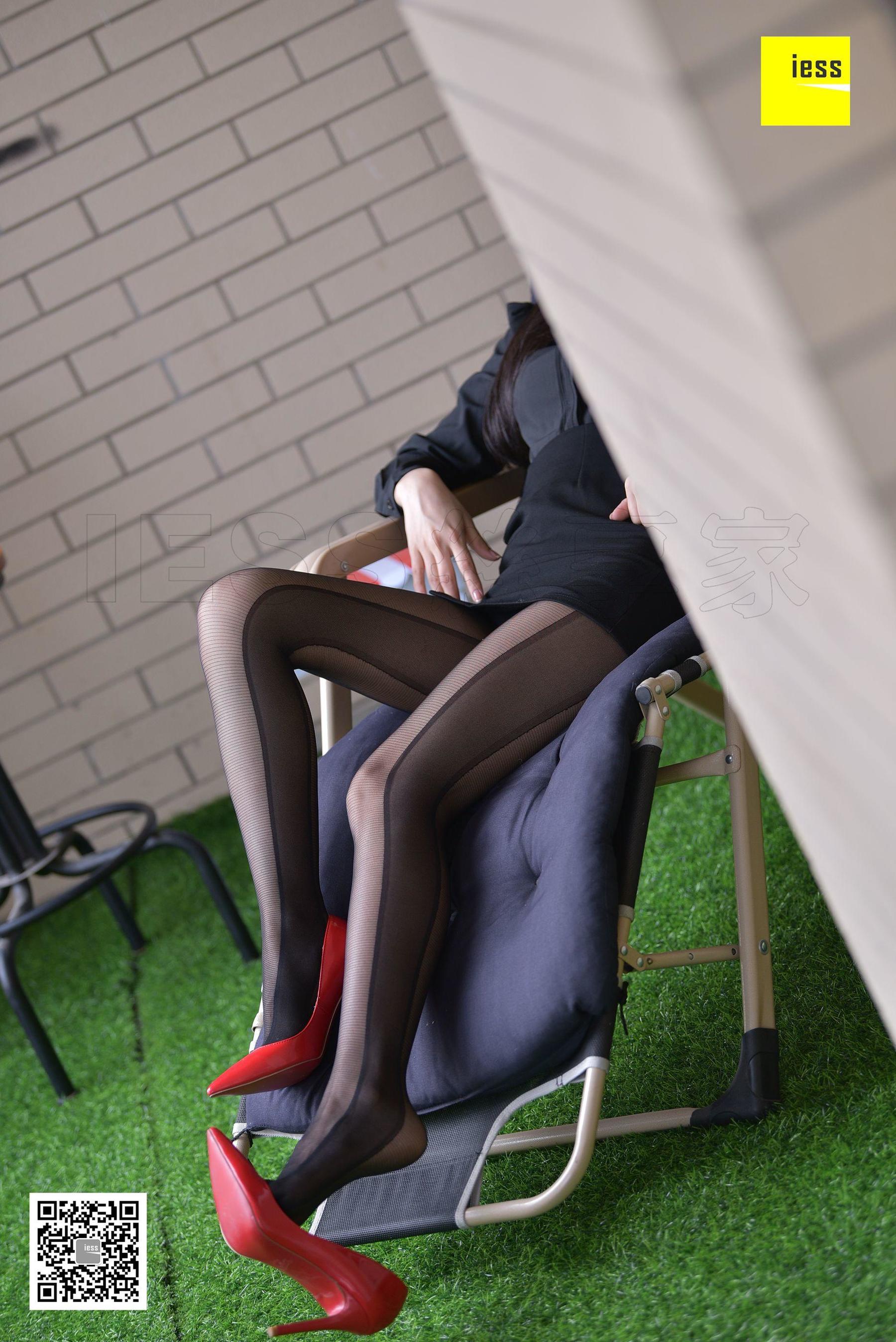 君君 《万黑丛中一点红》[异思趣向IESS] 丝享家281 写真集