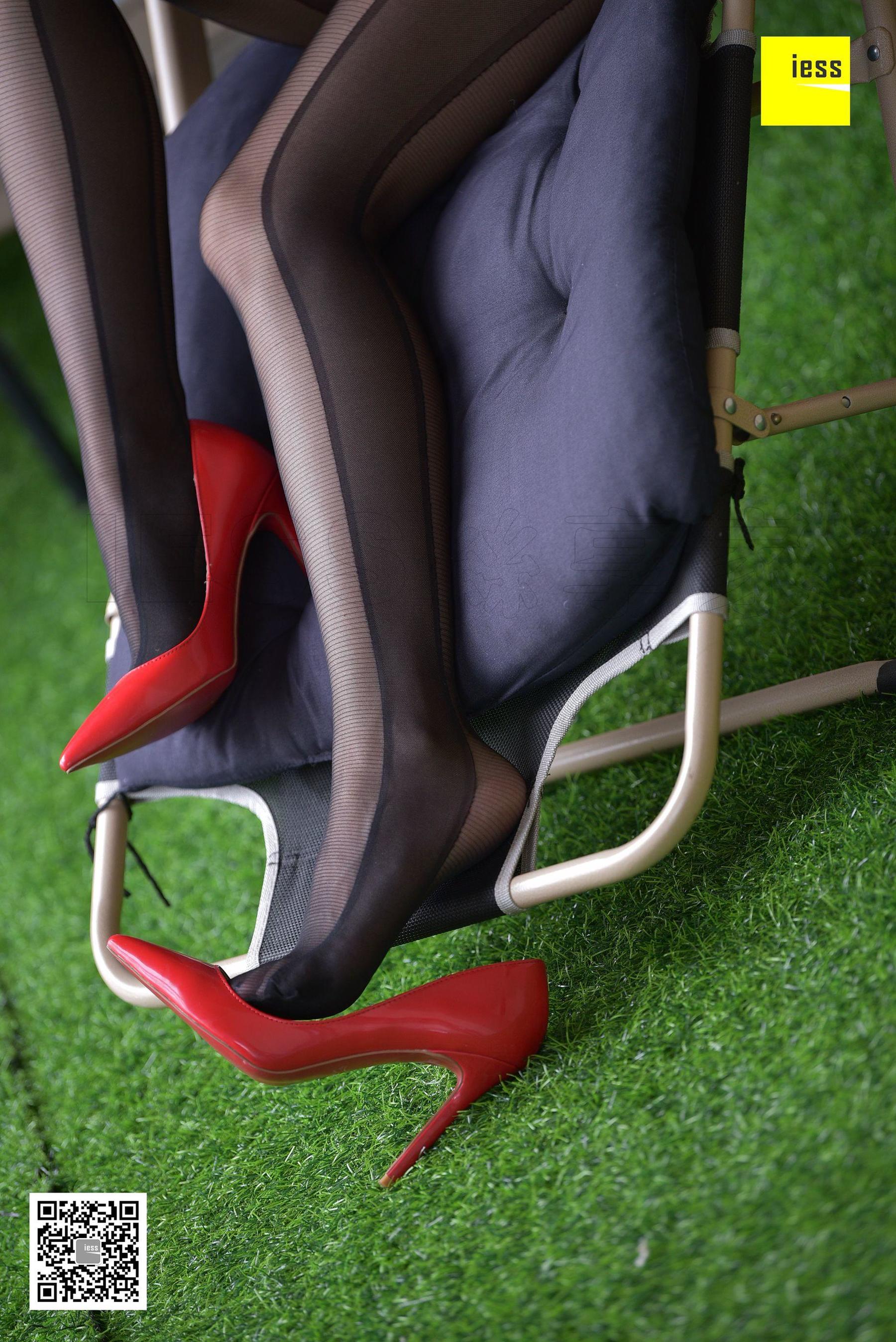 君君 《万黑丛中一点红》[异思趣向IESS] 丝享家281 写真集