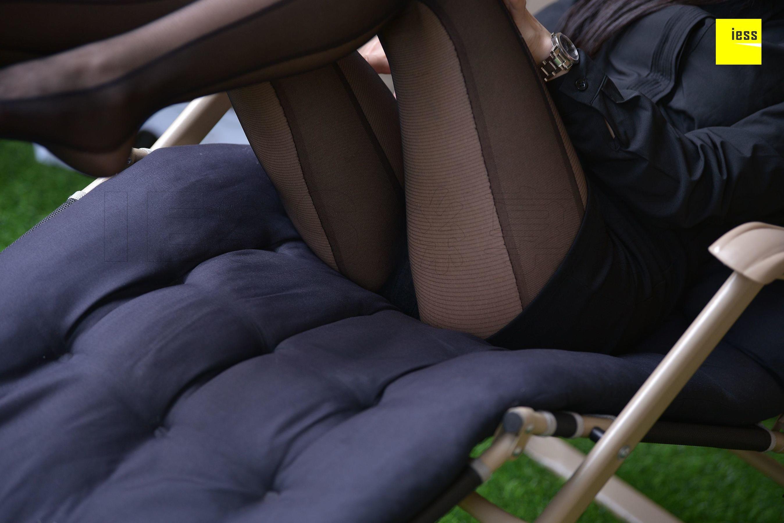 君君 《万黑丛中一点红》[异思趣向IESS] 丝享家281 写真集