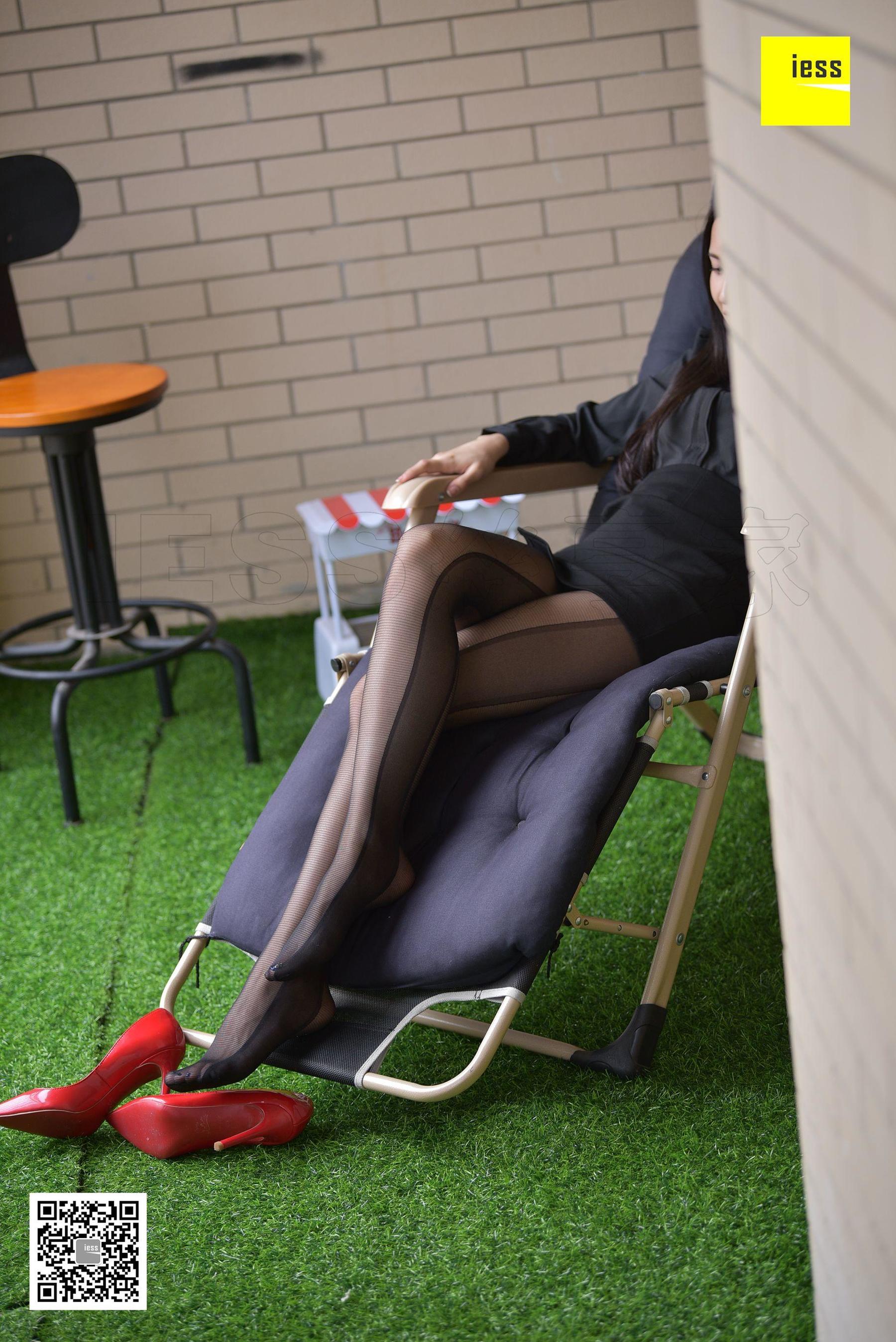 君君 《万黑丛中一点红》[异思趣向IESS] 丝享家281 写真集