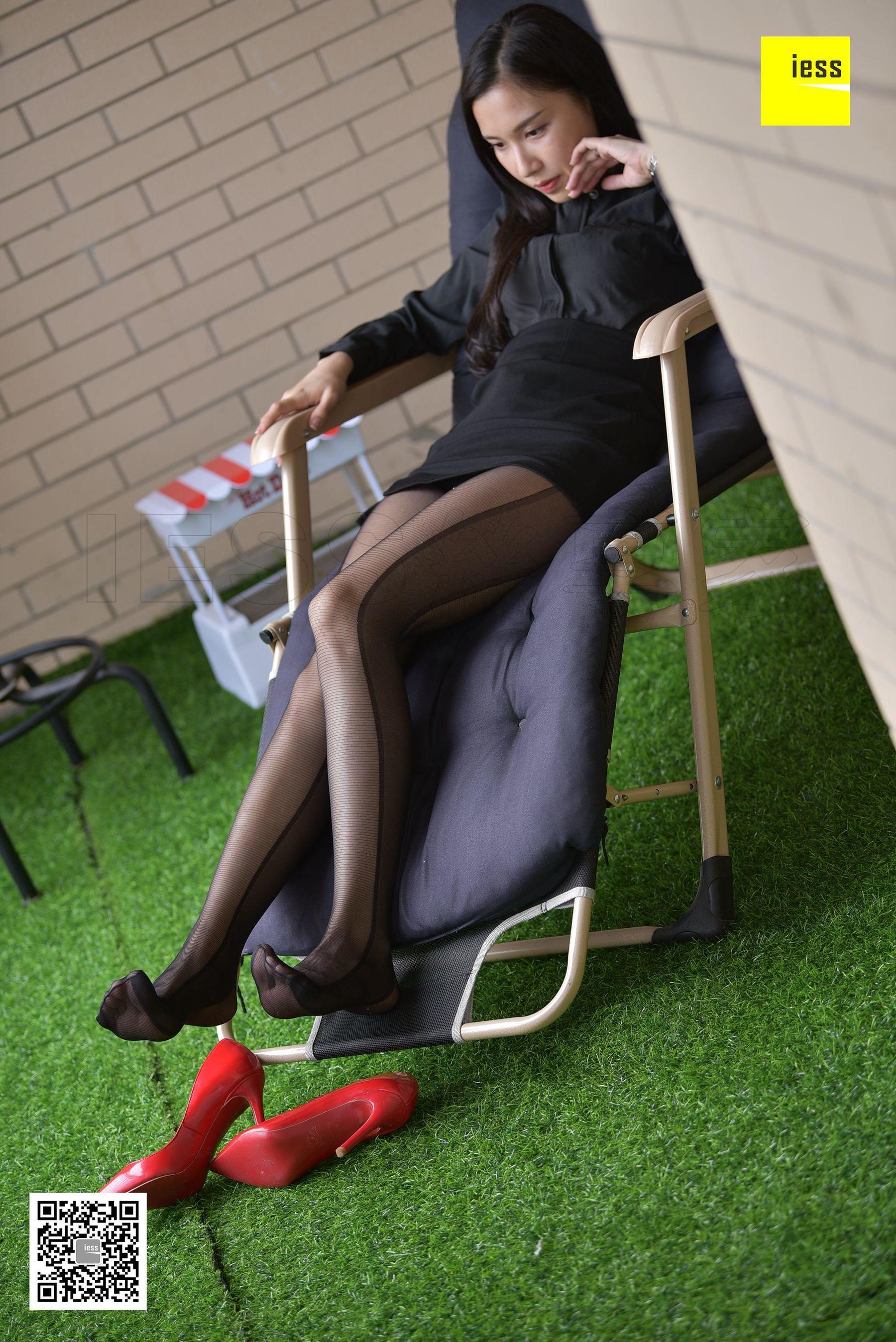 君君 《万黑丛中一点红》[异思趣向IESS] 丝享家281 写真集