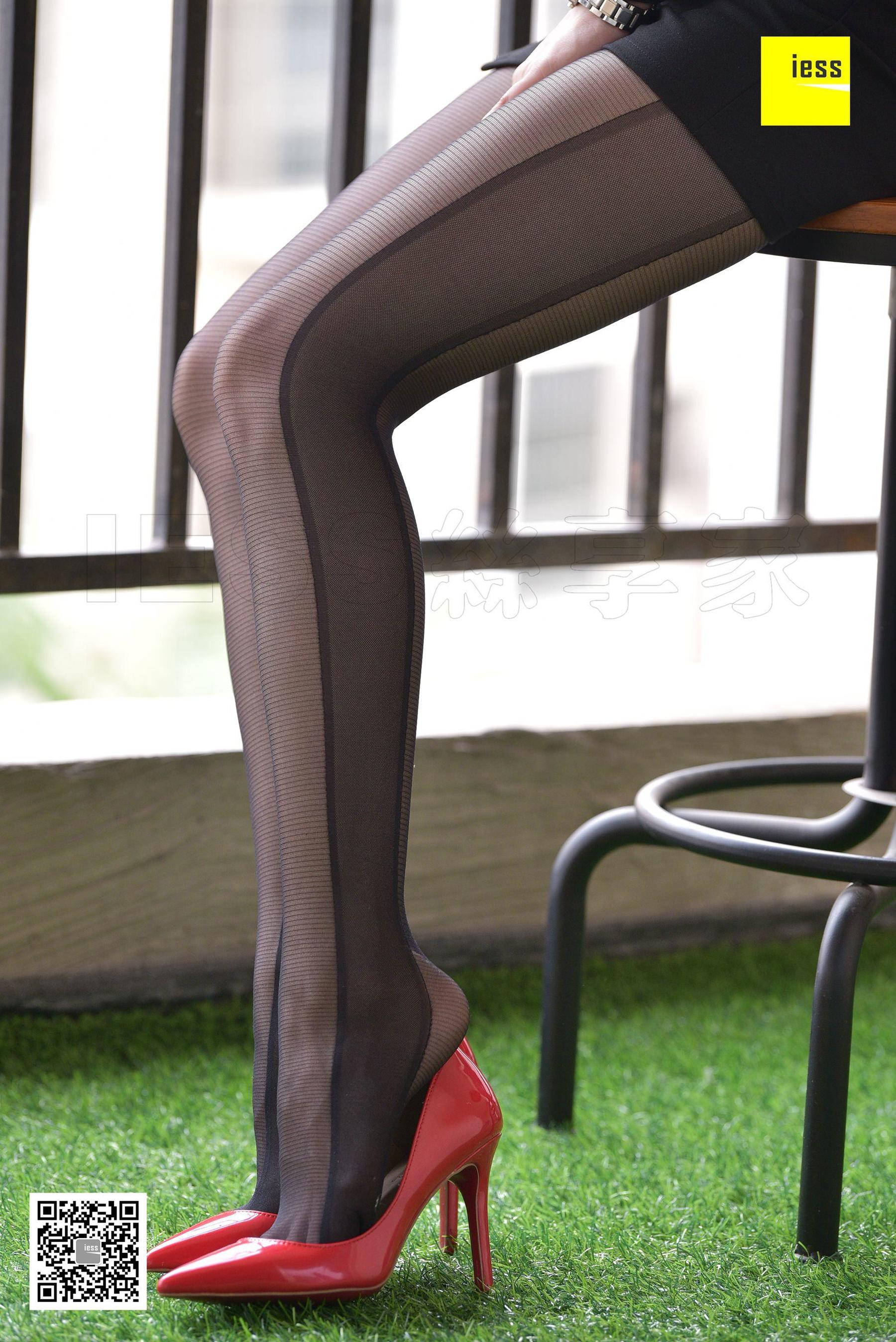 君君 《万黑丛中一点红》[异思趣向IESS] 丝享家281 写真集