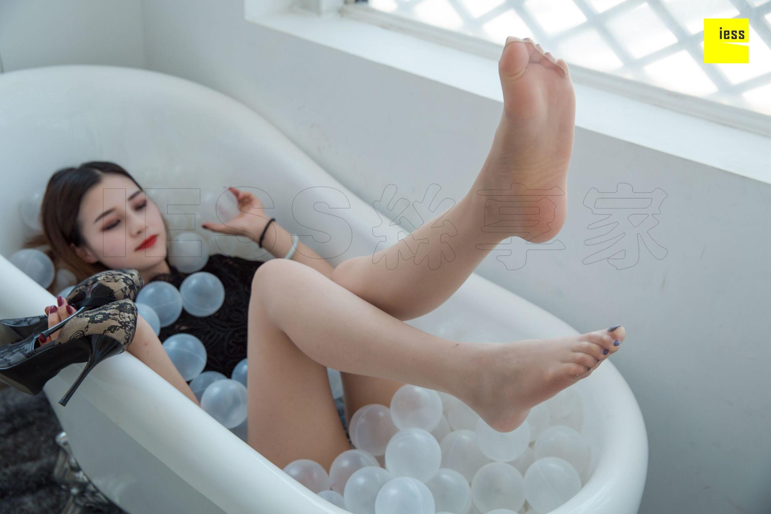 九妹 《九妹浴缸牛仔短裤》[异思趣向IESS] 丝享家282 写真集