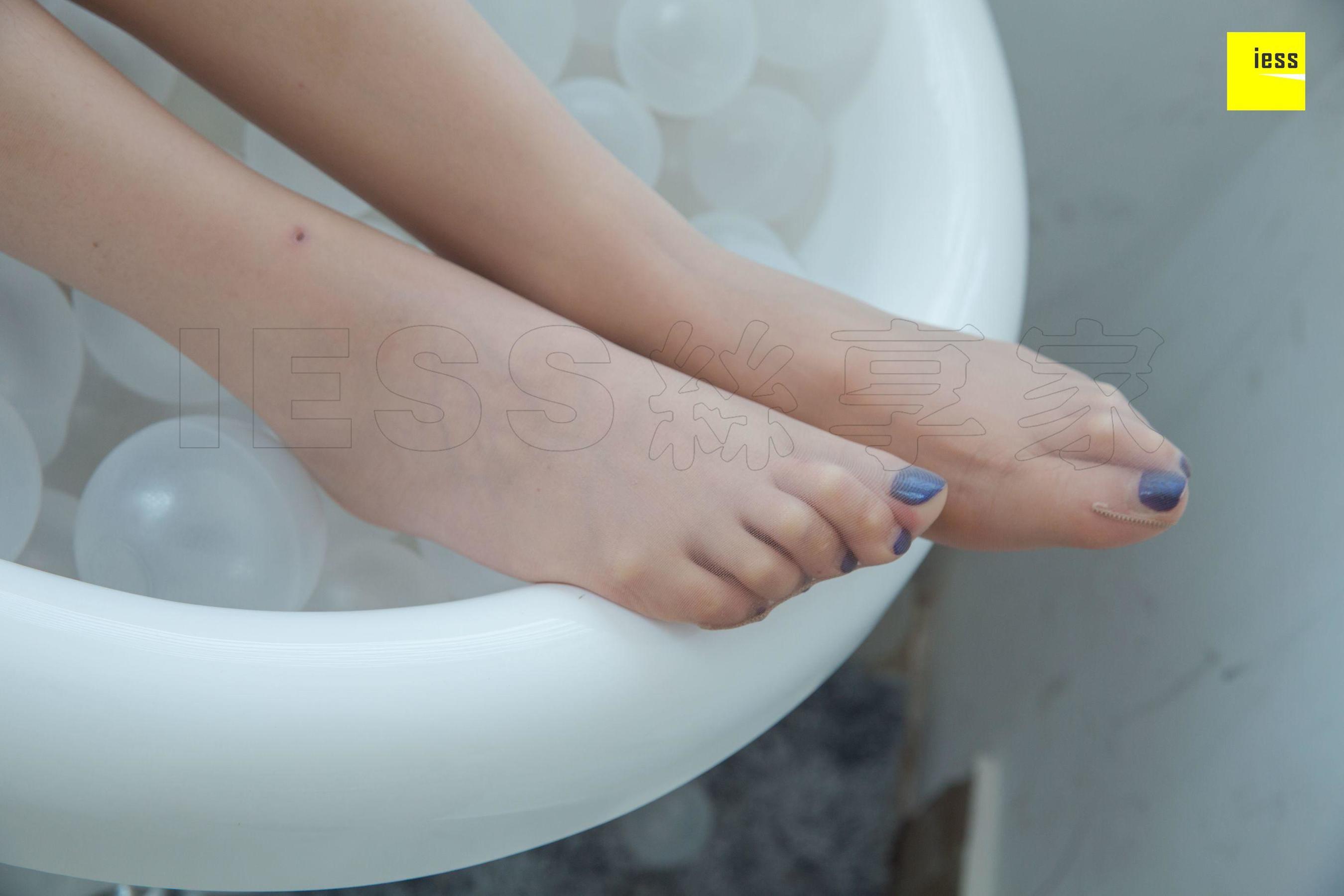 九妹 《九妹浴缸牛仔短裤》[异思趣向IESS] 丝享家282 写真集