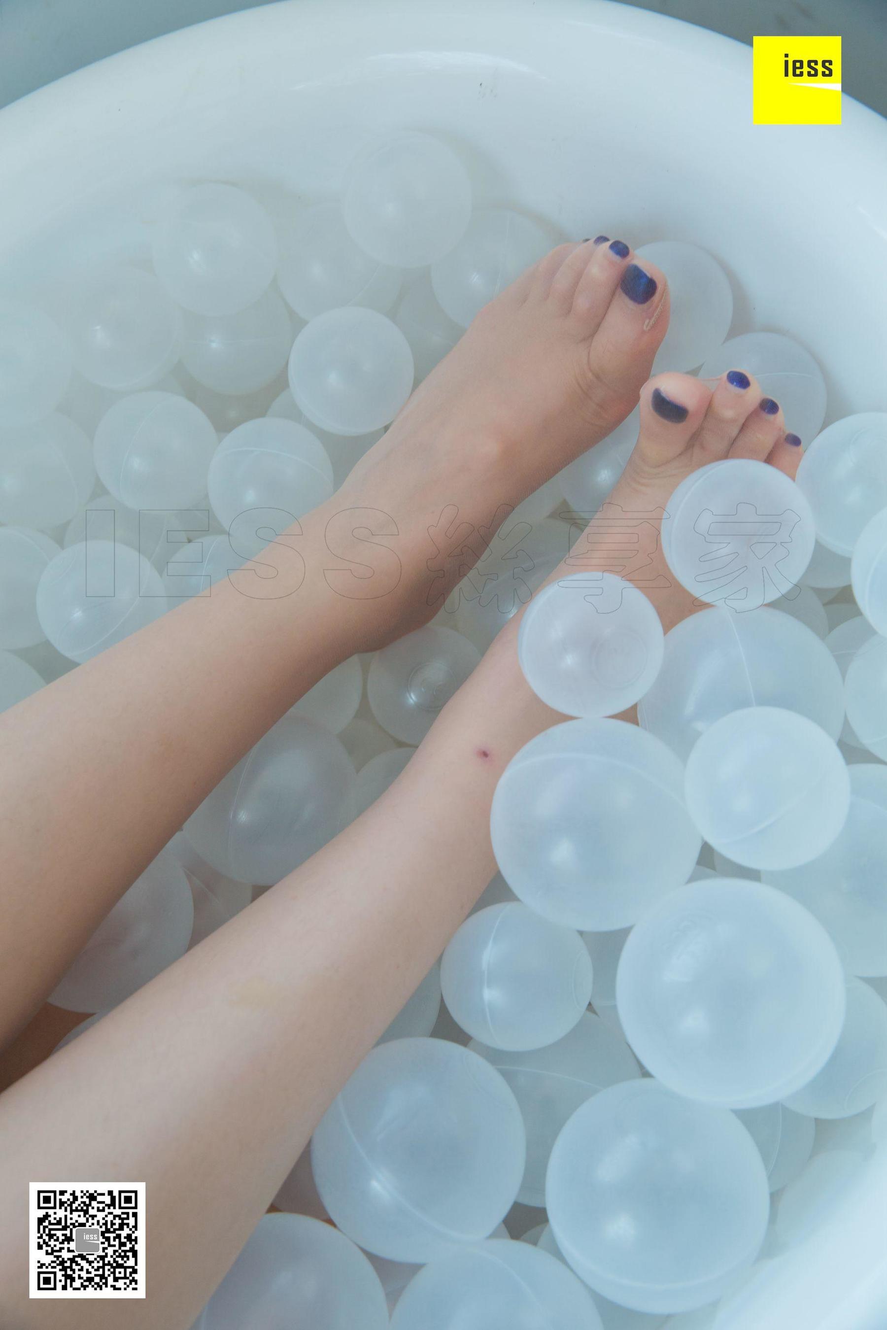 九妹 《九妹浴缸牛仔短裤》[异思趣向IESS] 丝享家282 写真集