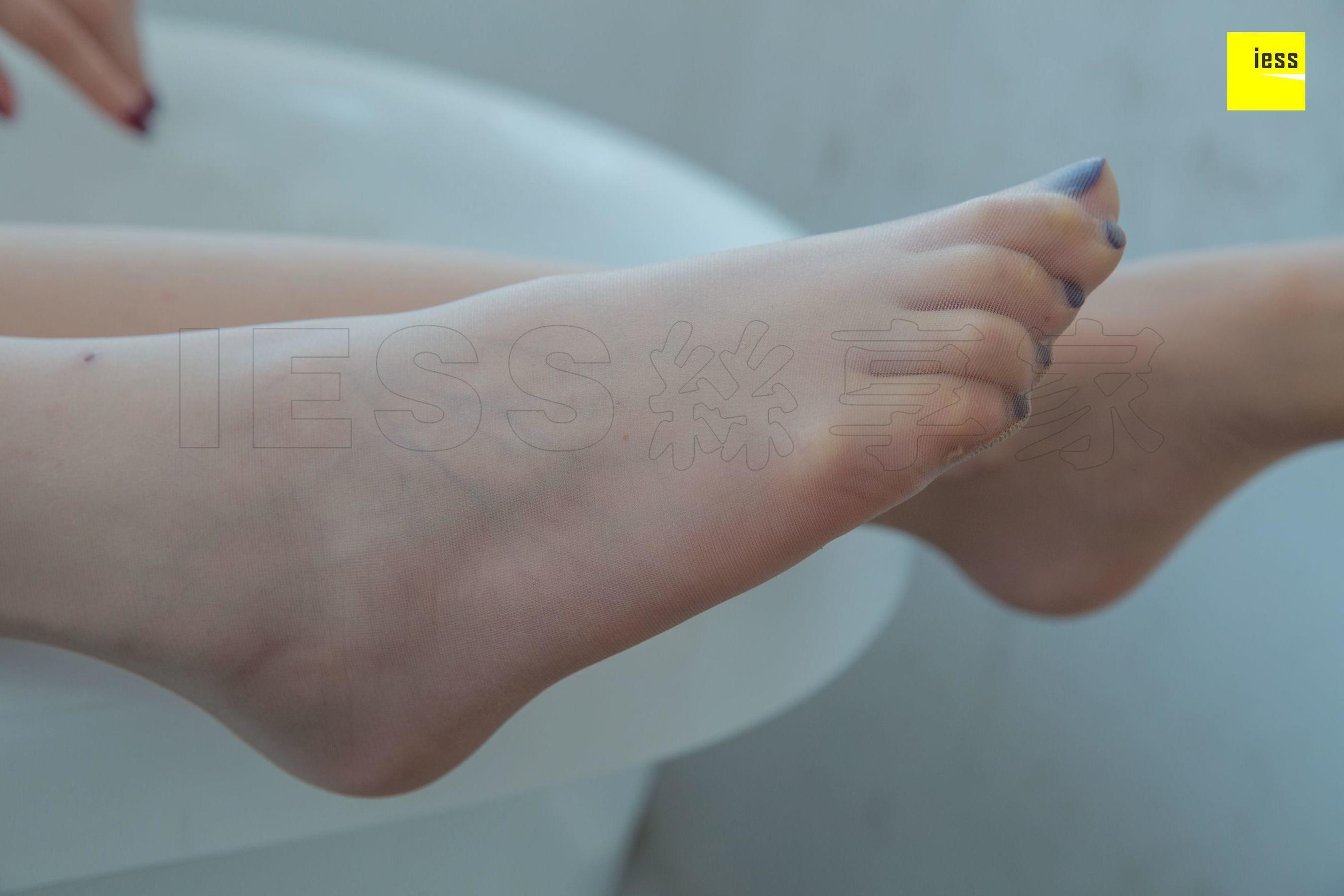 九妹 《九妹浴缸牛仔短裤》[异思趣向IESS] 丝享家282 写真集