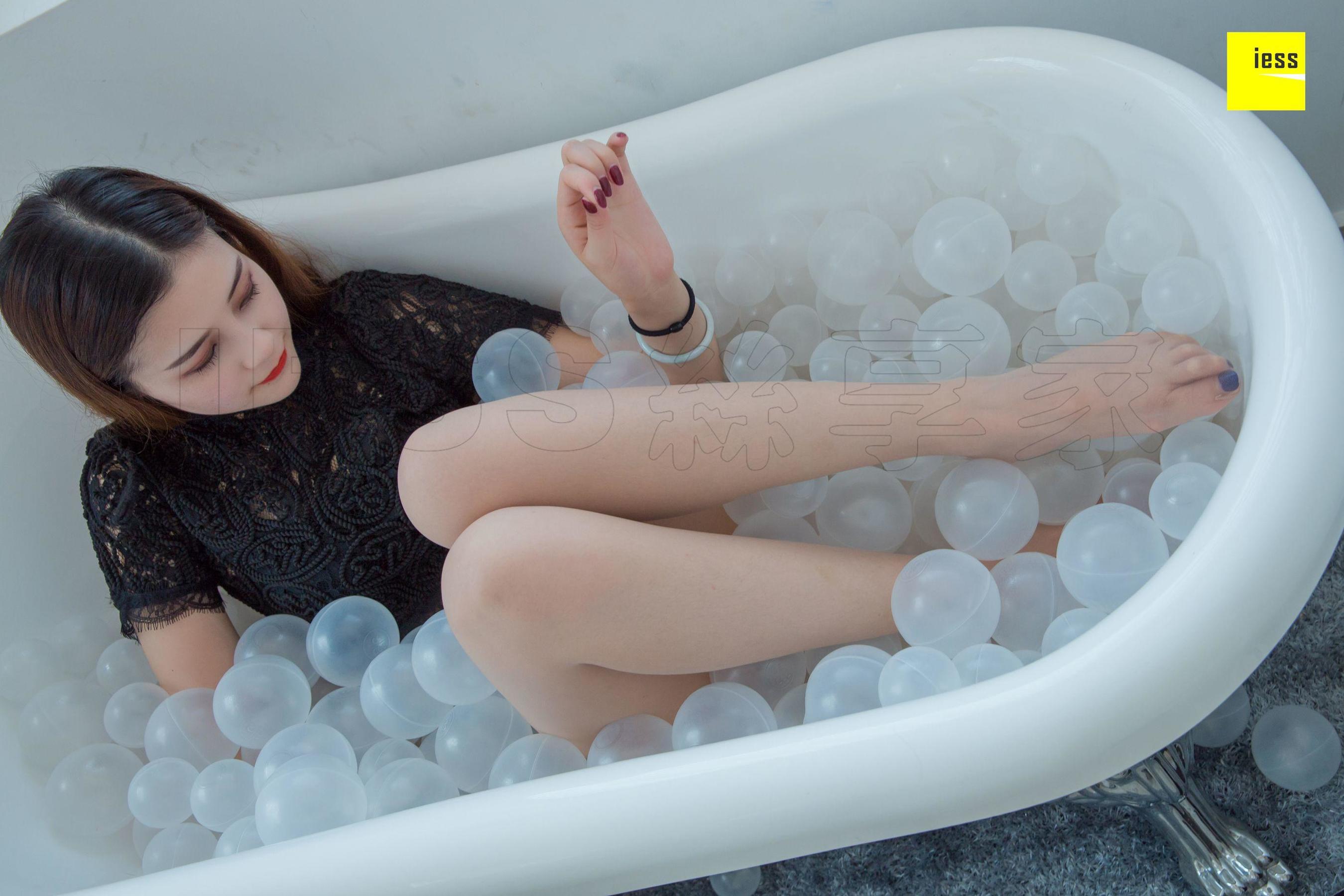 九妹 《九妹浴缸牛仔短裤》[异思趣向IESS] 丝享家282 写真集