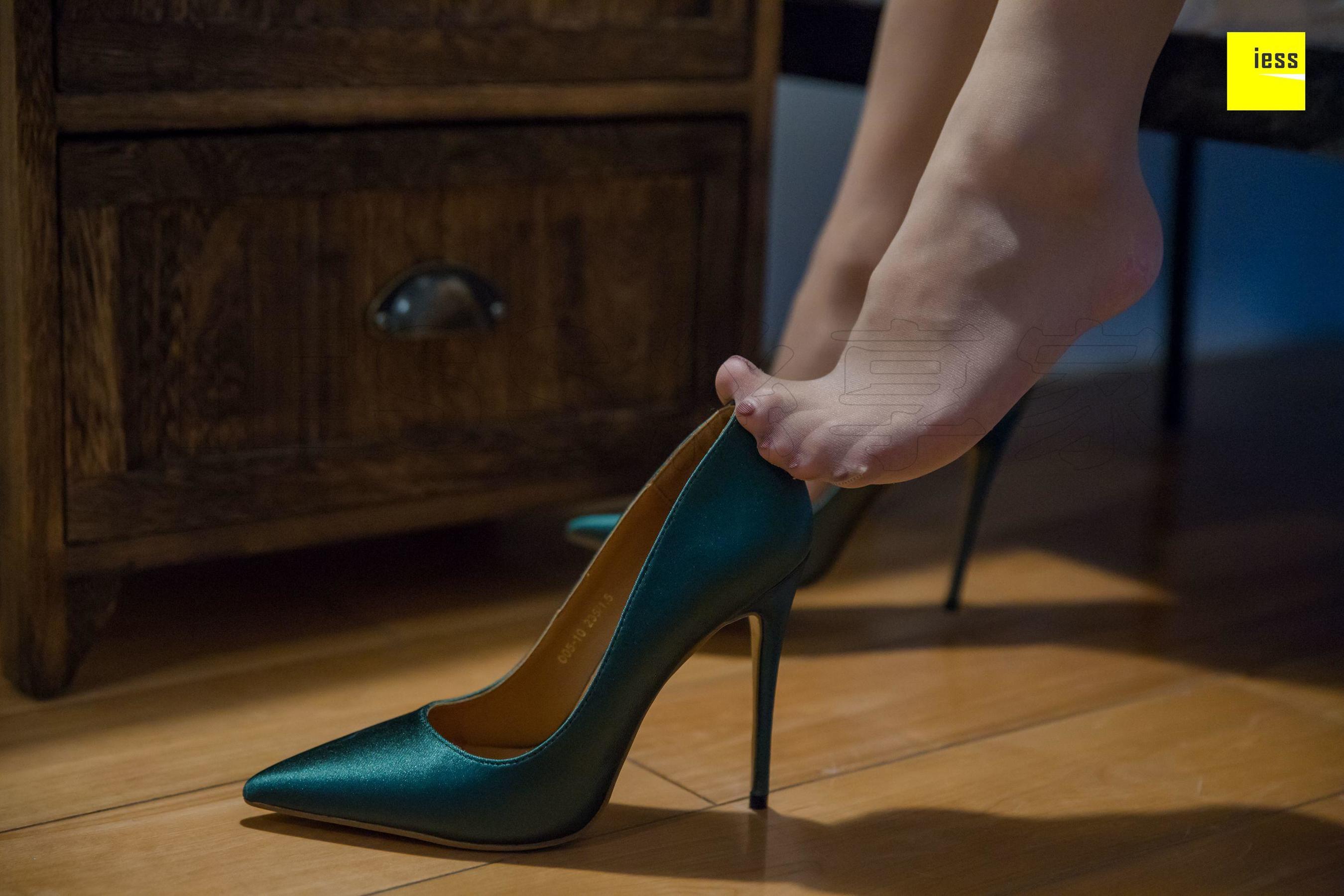 秋秋 《傍晚的欲望时光》[异思趣向IESS] 丝享家287 写真集