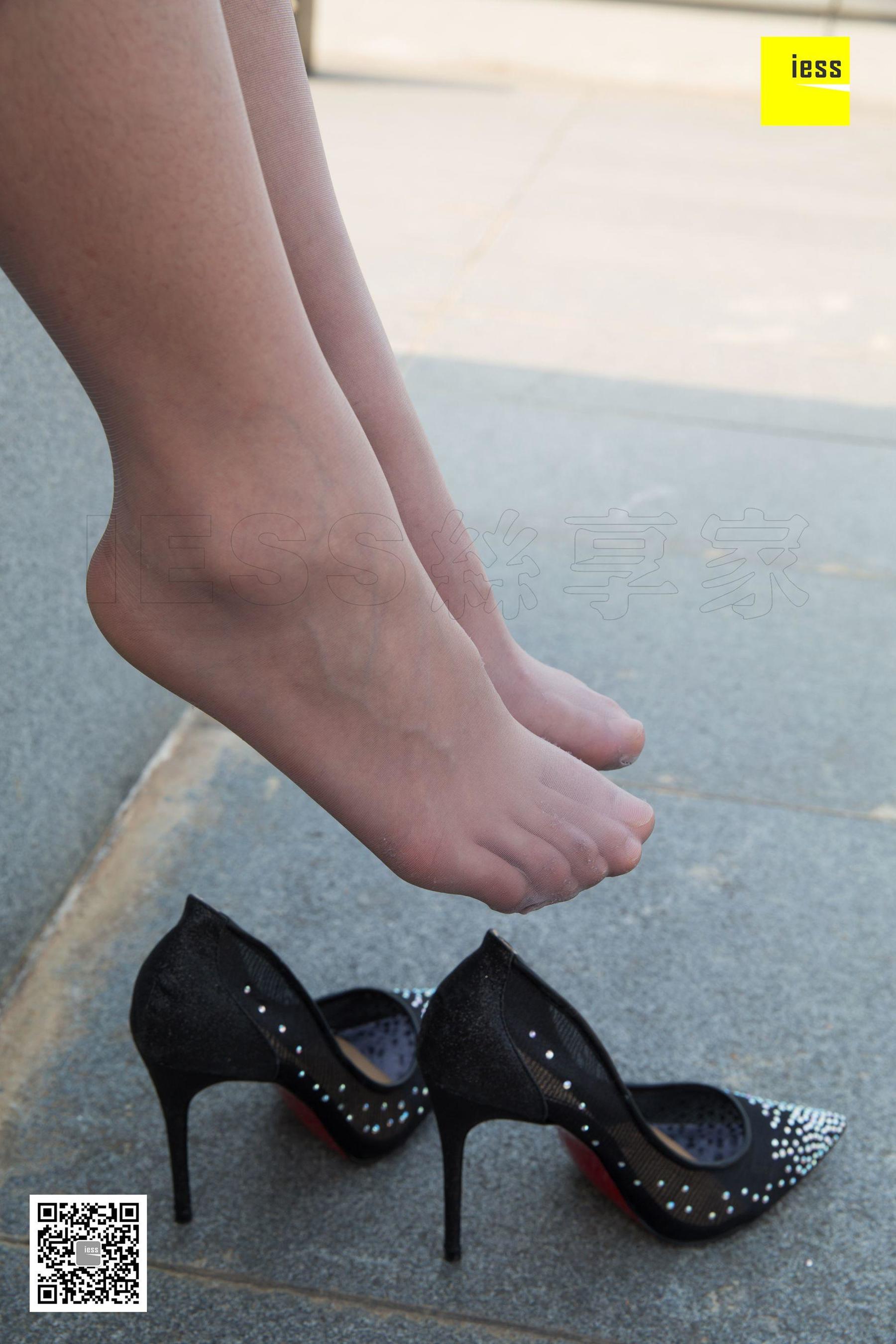 暖暖 《电梯情结》[异思趣向IESS] 丝享家289 写真集