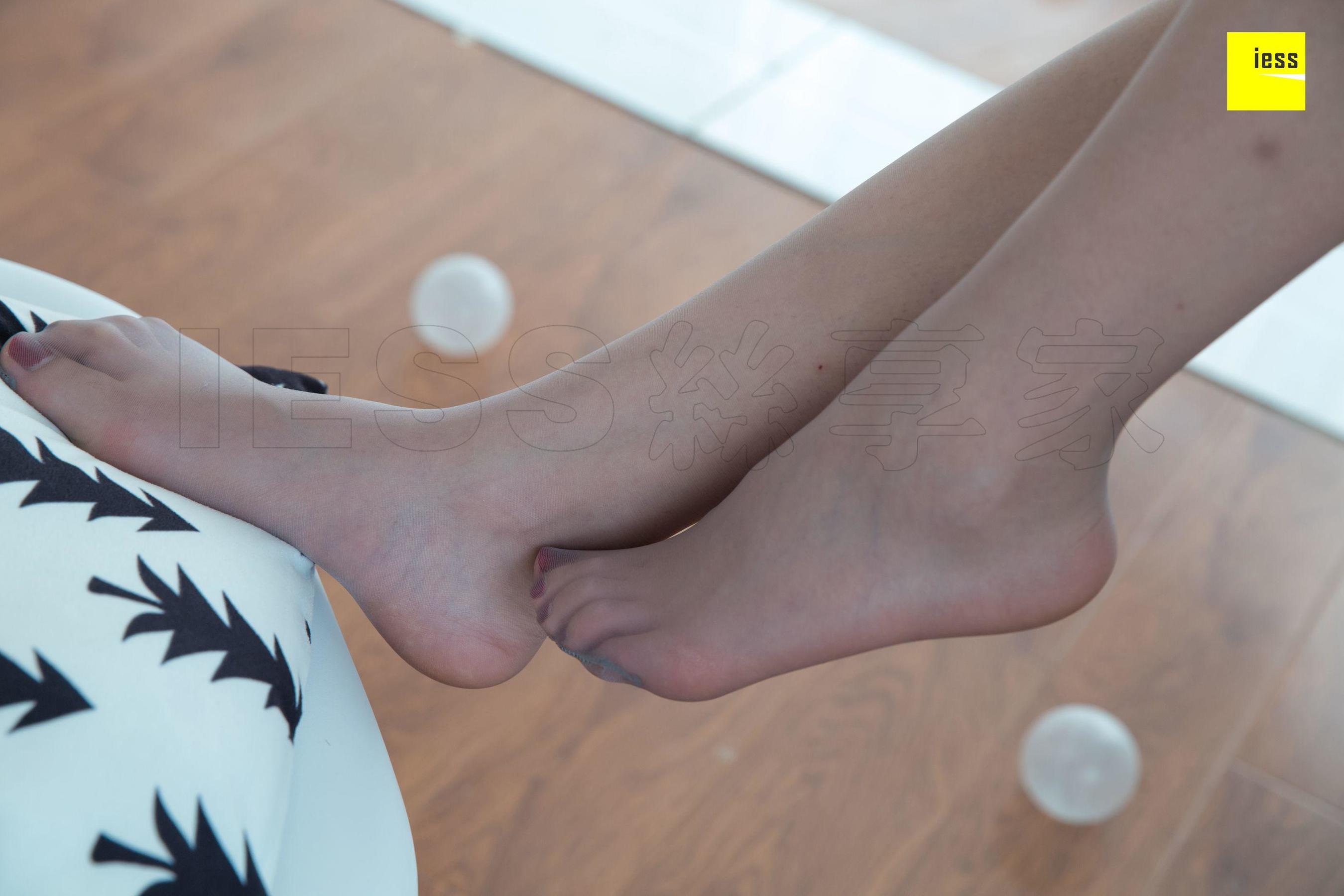 七七 《七七超高跟灰丝》[异思趣向IESS] 丝享家295 写真集