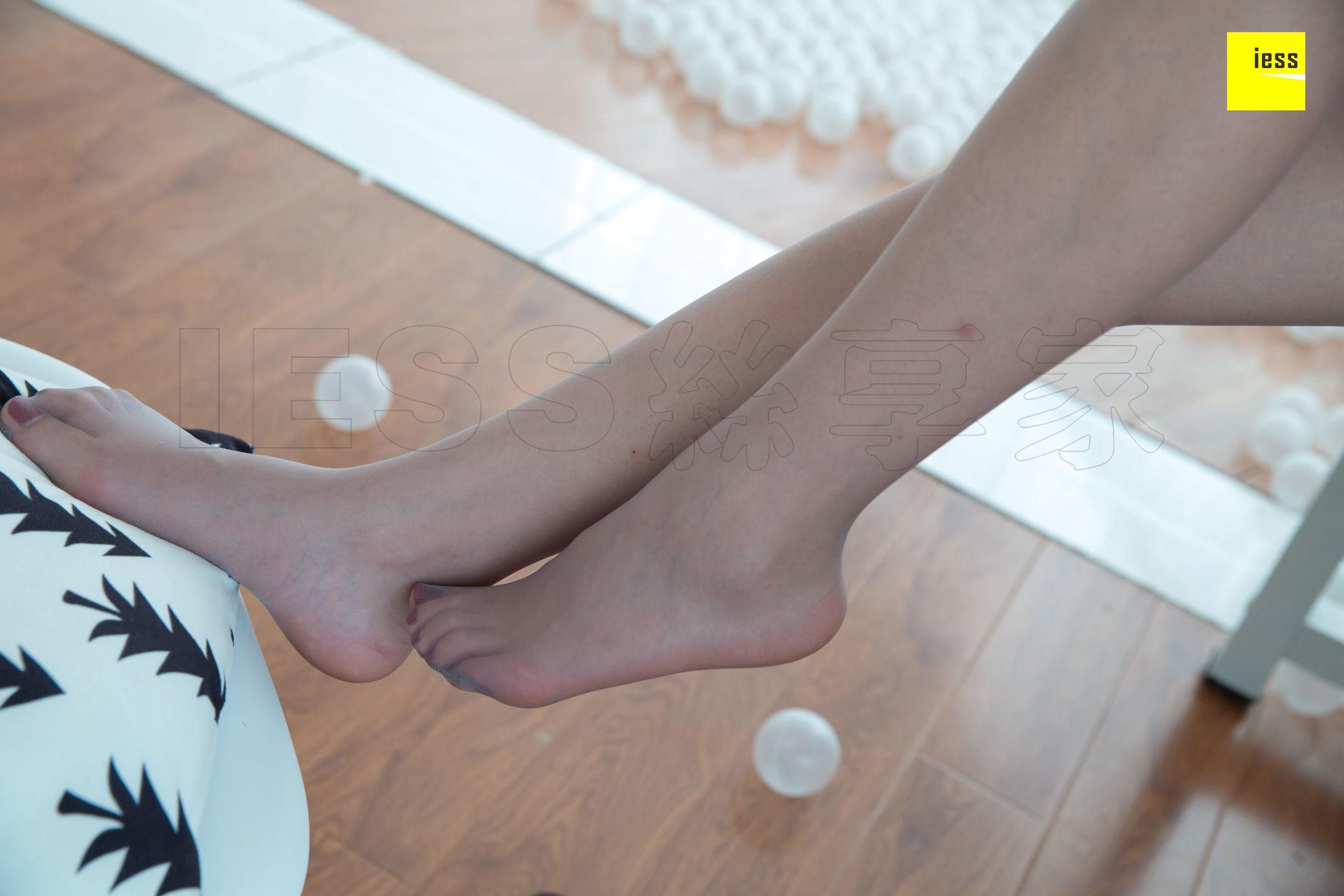 七七 《七七超高跟灰丝》[异思趣向IESS] 丝享家295 写真集